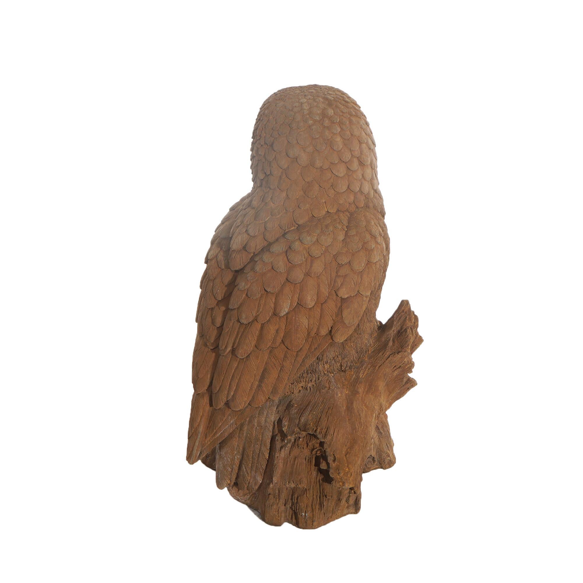 Estatua de jardín de búho cornudo de tamaño natural, fundición de piedra dura y acabado en bronce, siglo XX en venta 1