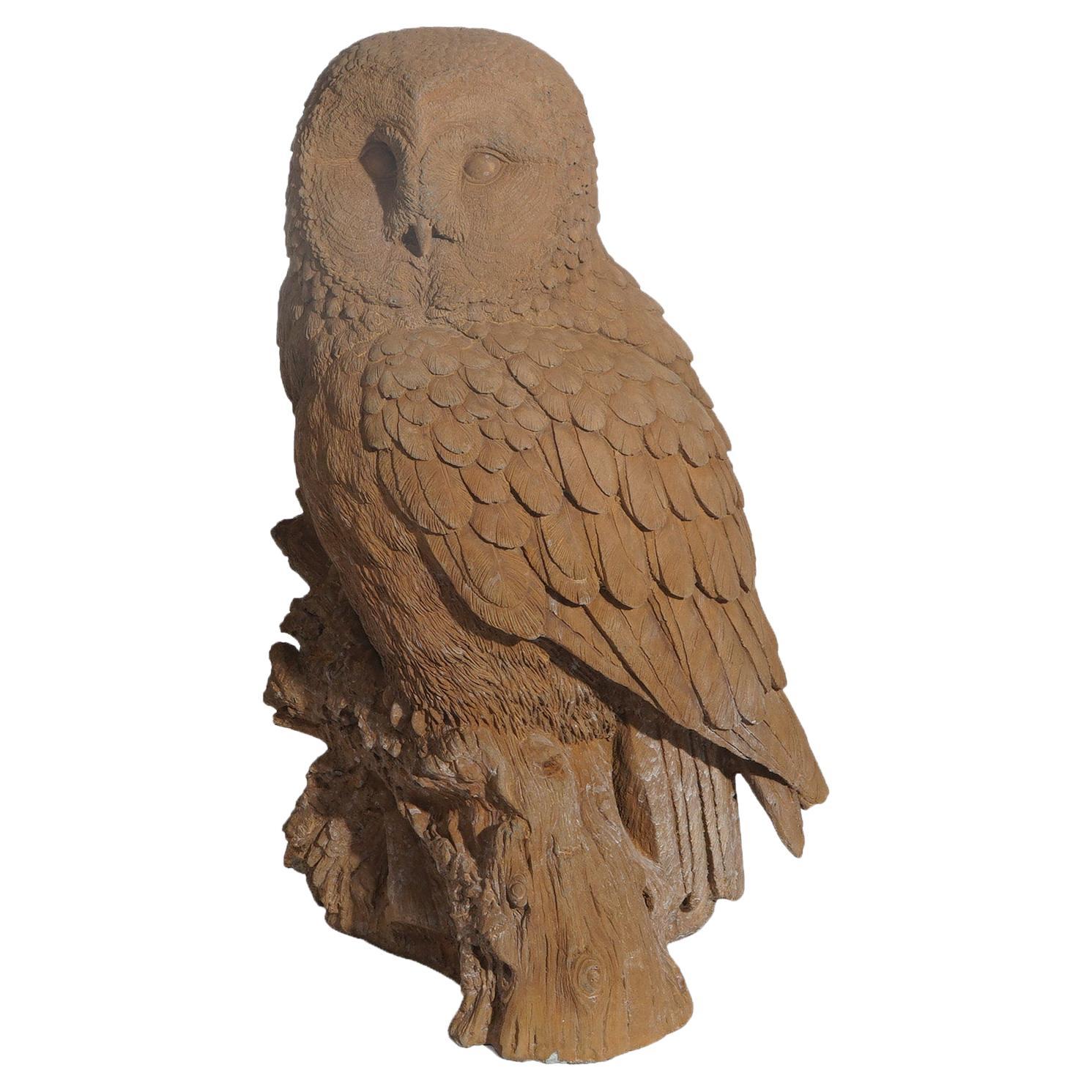 Estatua de jardín de búho cornudo de tamaño natural, fundición de piedra dura y acabado en bronce, siglo XX