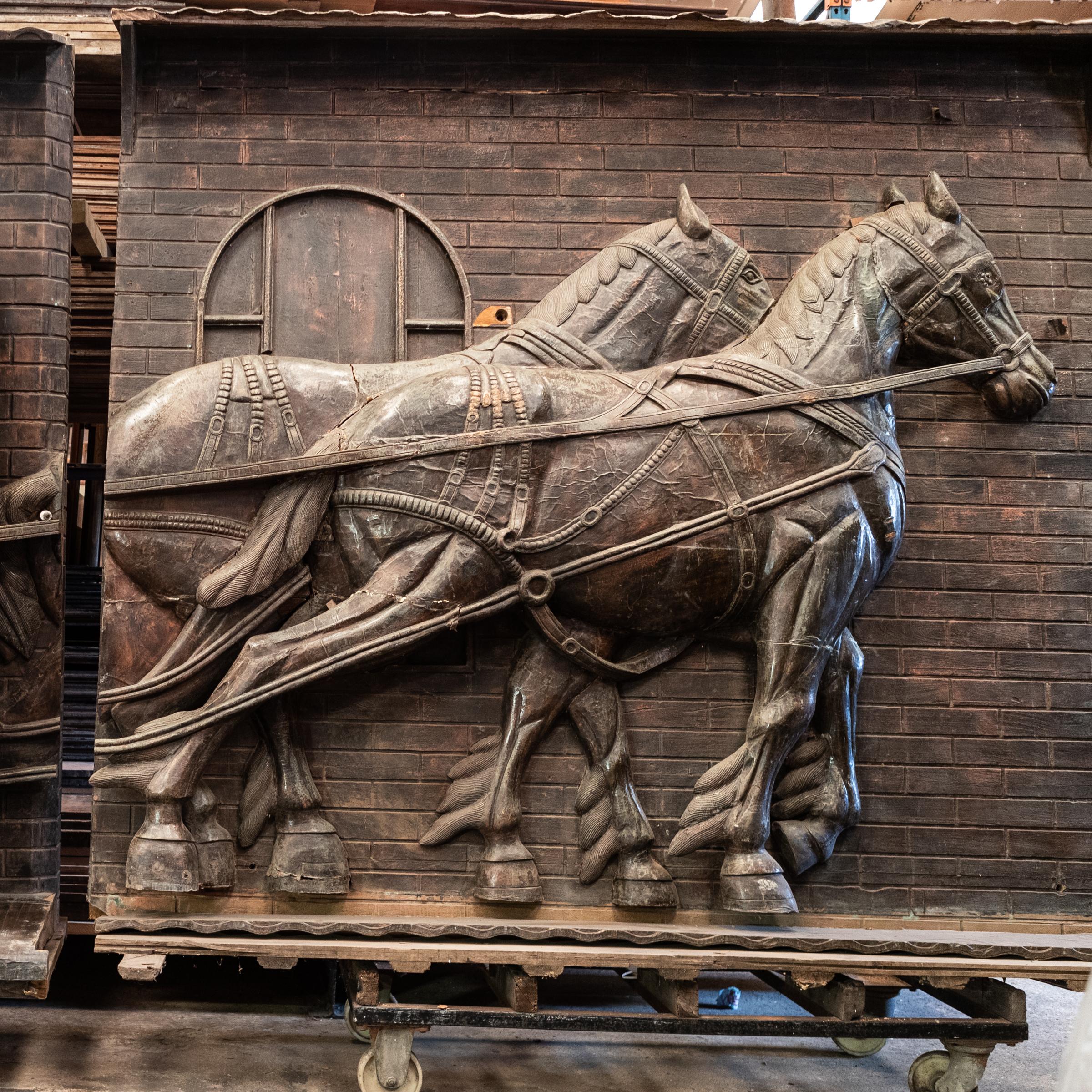 Life-Size Camden Market Bronze Horse Scene In Good Condition For Sale In Ware, GB