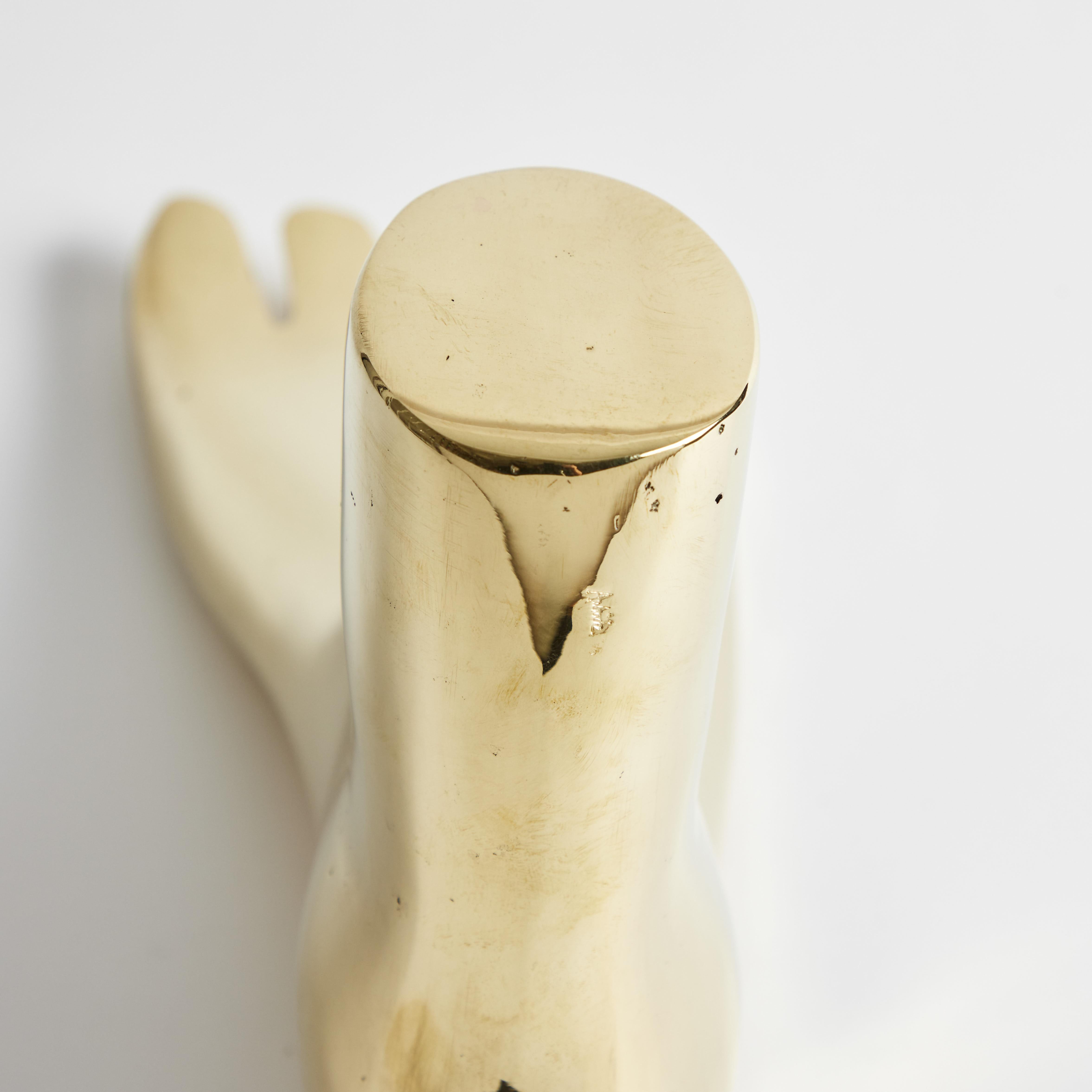 Lebensgroße Carl Auböck Modell #4273-3 'XL Foot' Skulptur aus poliertem Messing im Angebot 2