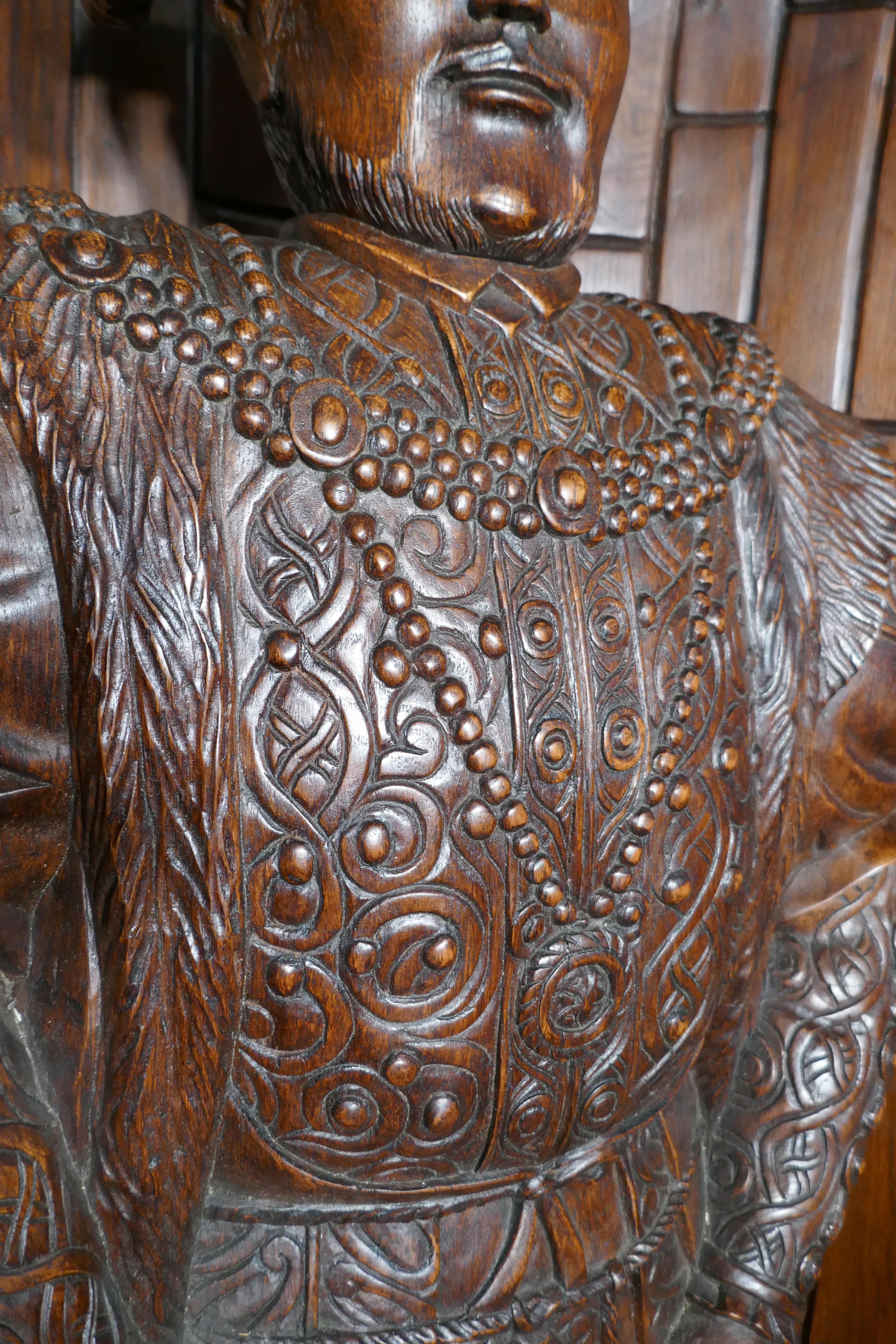 henry the 8th wooden statue
