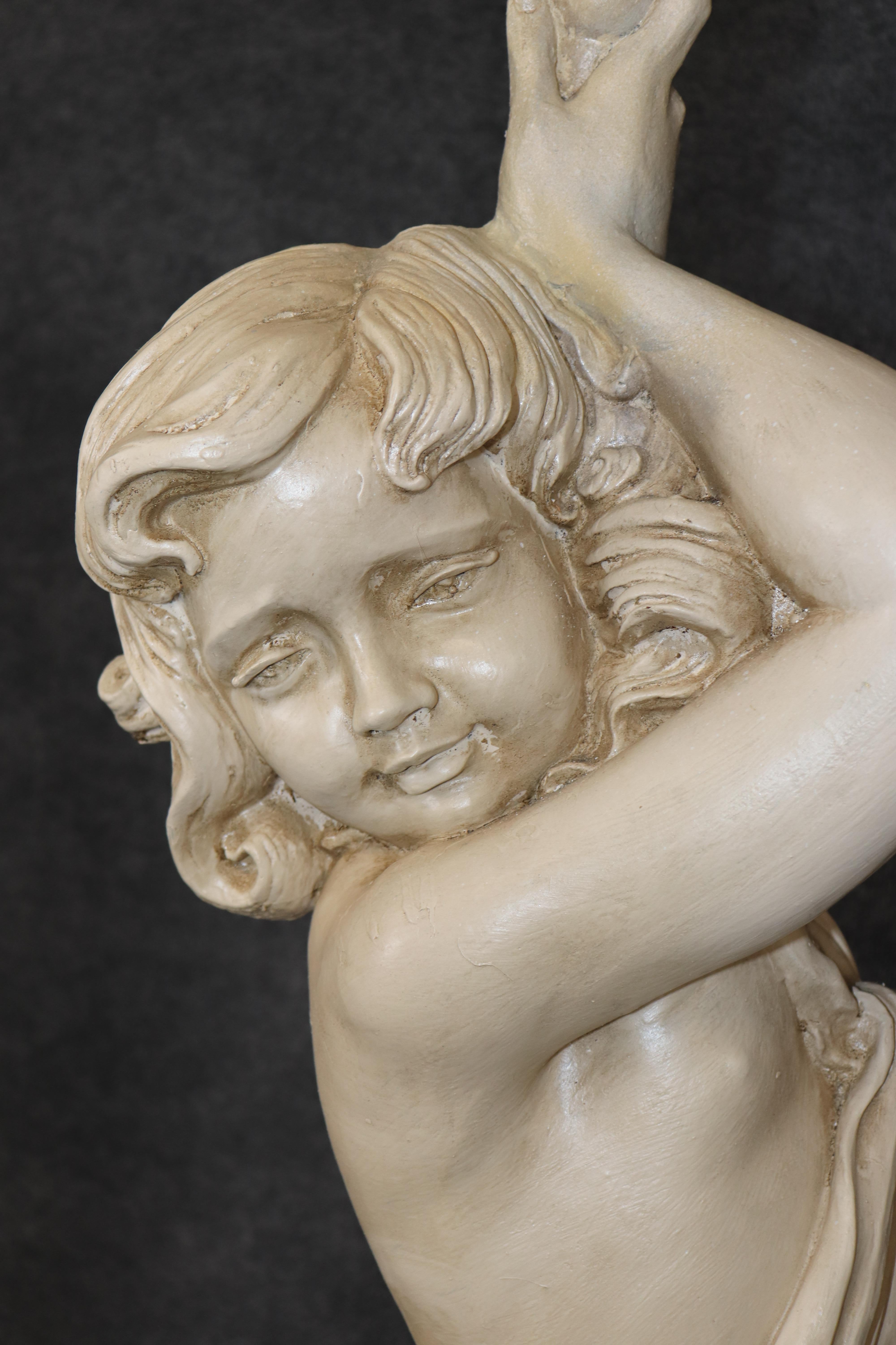 Lampade da terra con cherubino o putti in legno scolpito a grandezza naturale in vendita 4