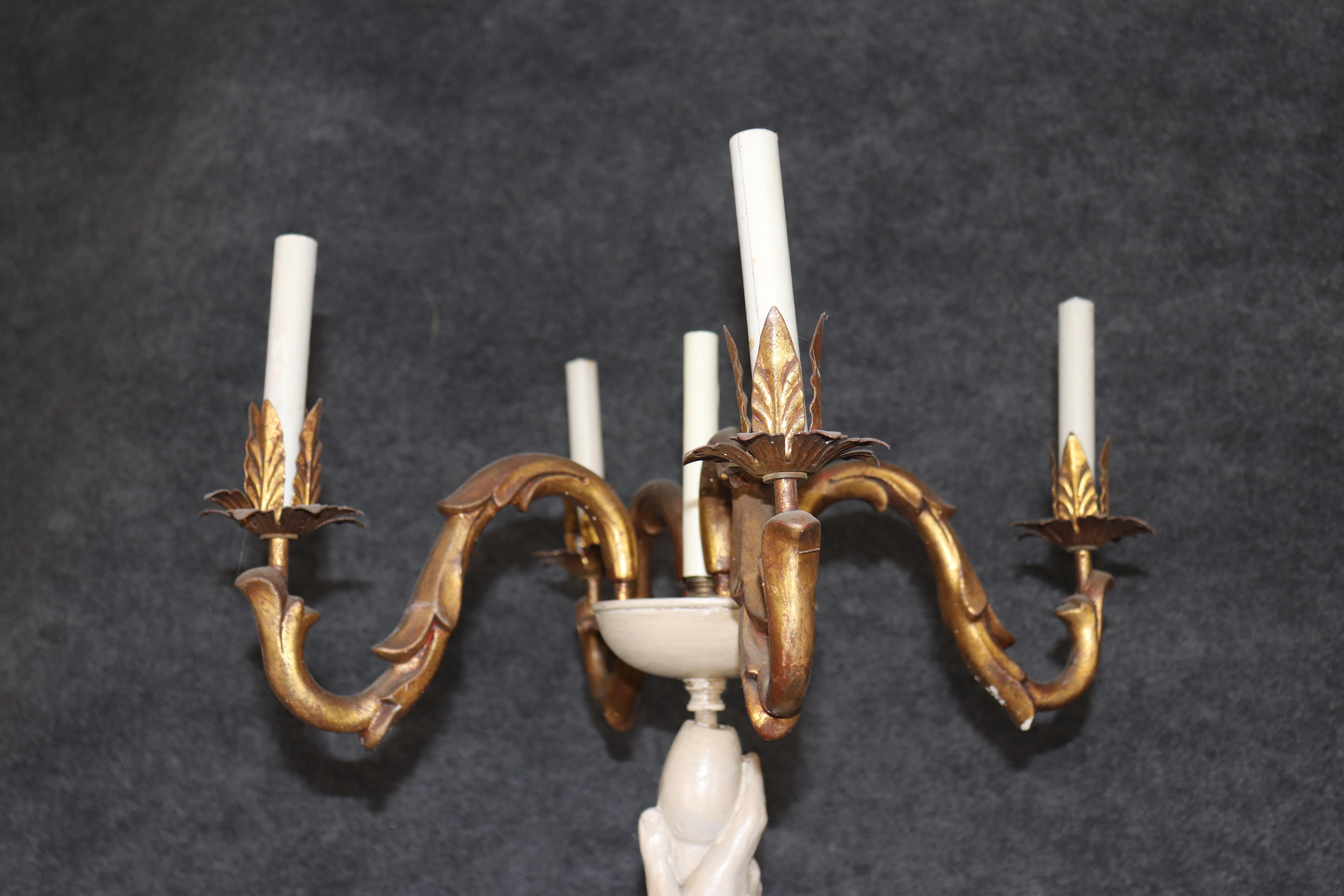 Lampade da terra con cherubino o putti in legno scolpito a grandezza naturale in vendita 5