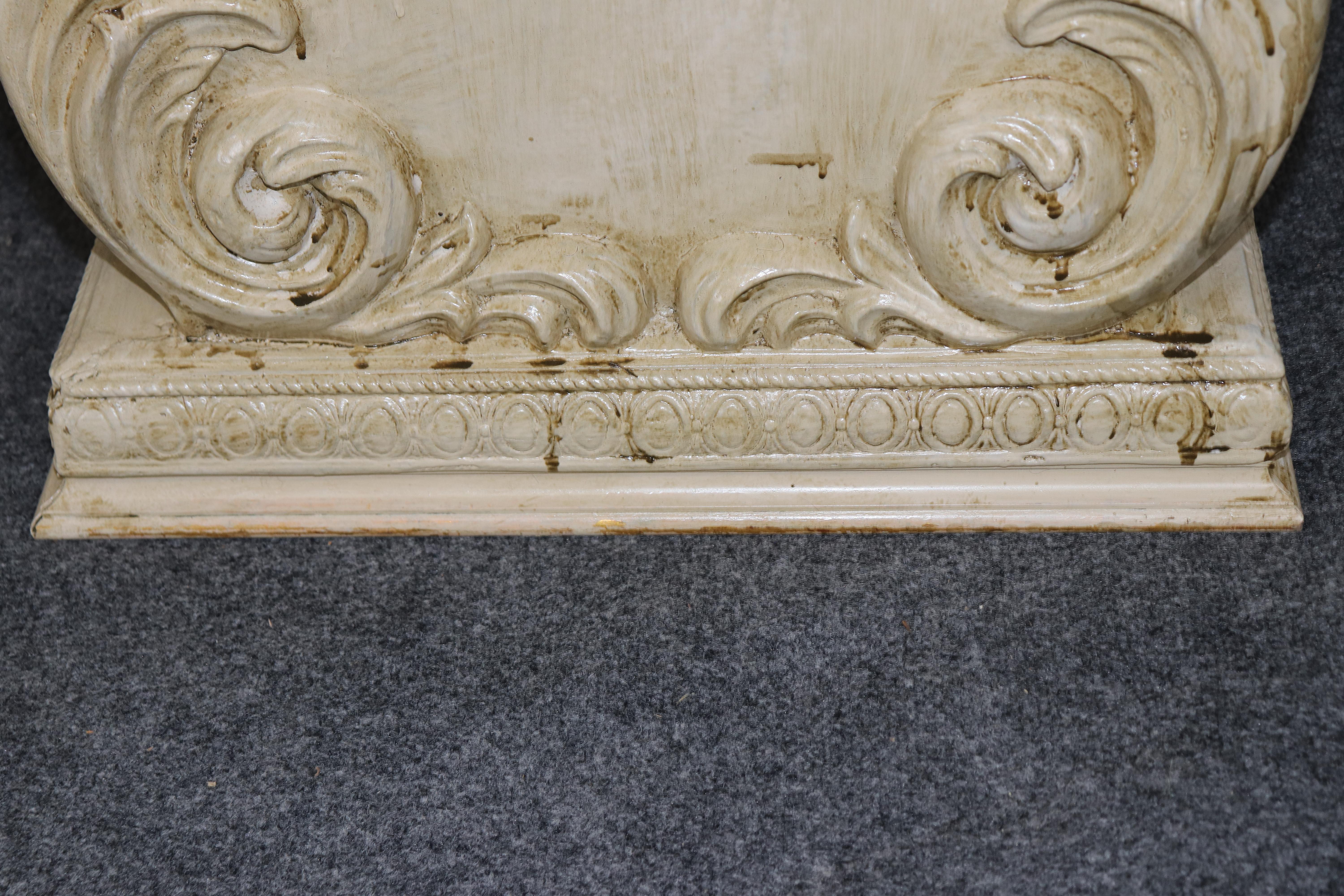 Lampade da terra con cherubino o putti in legno scolpito a grandezza naturale in vendita 7