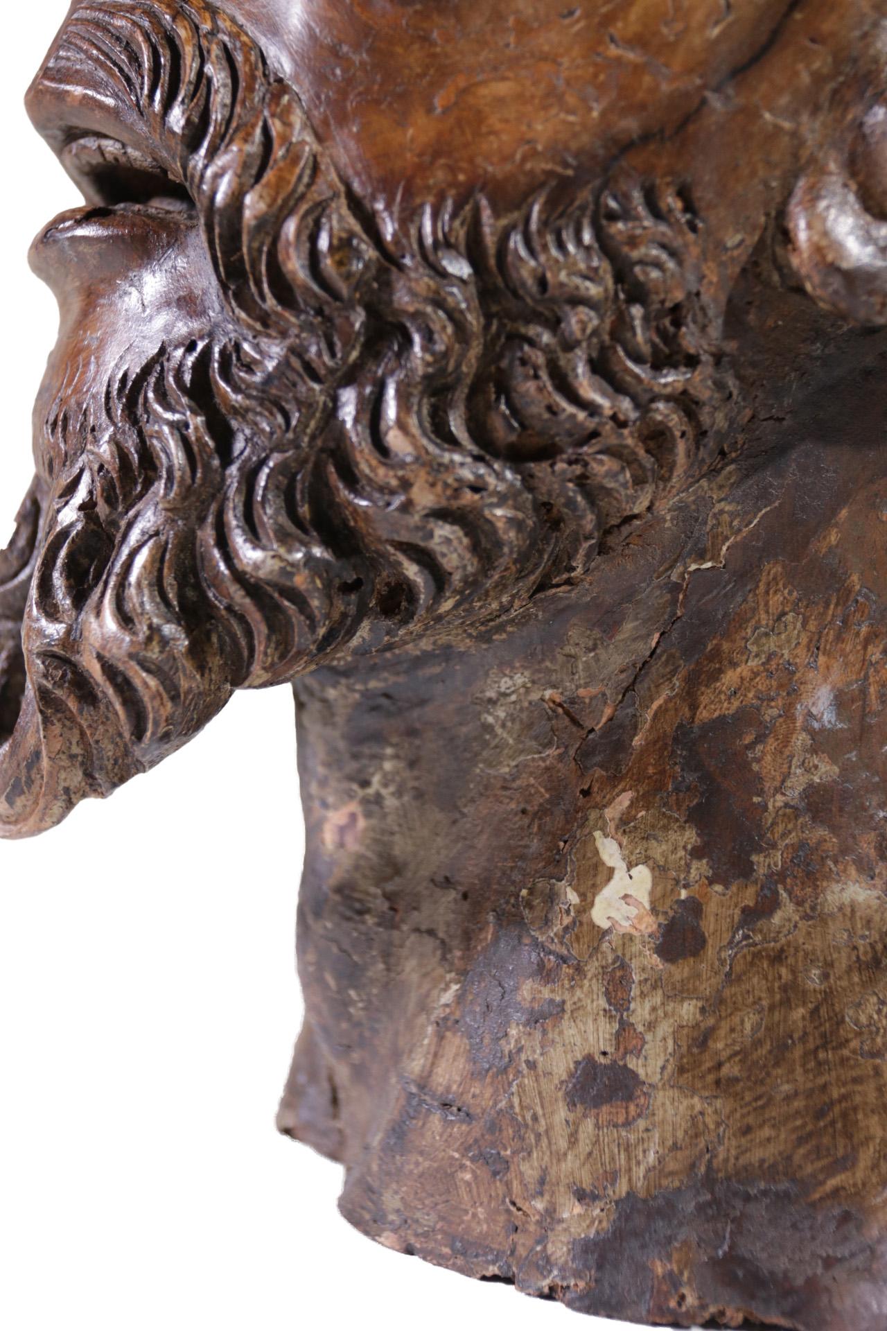 Sculpture grandeur nature en bois sculpté représentant une tête d'homme, vers 1700, d'Europe du Sud en vente 4