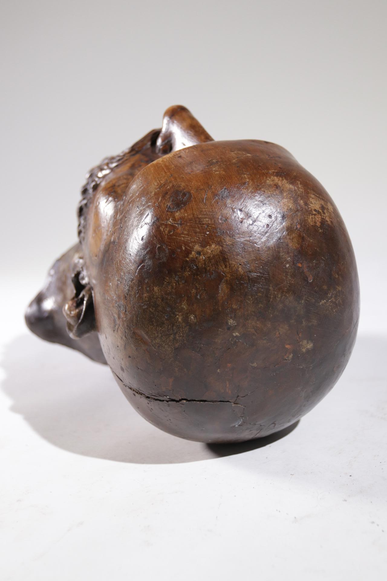 Escultura de madera tallada a tamaño natural de la cabeza de un hombre circa 1700 Sur de Europa en venta 10