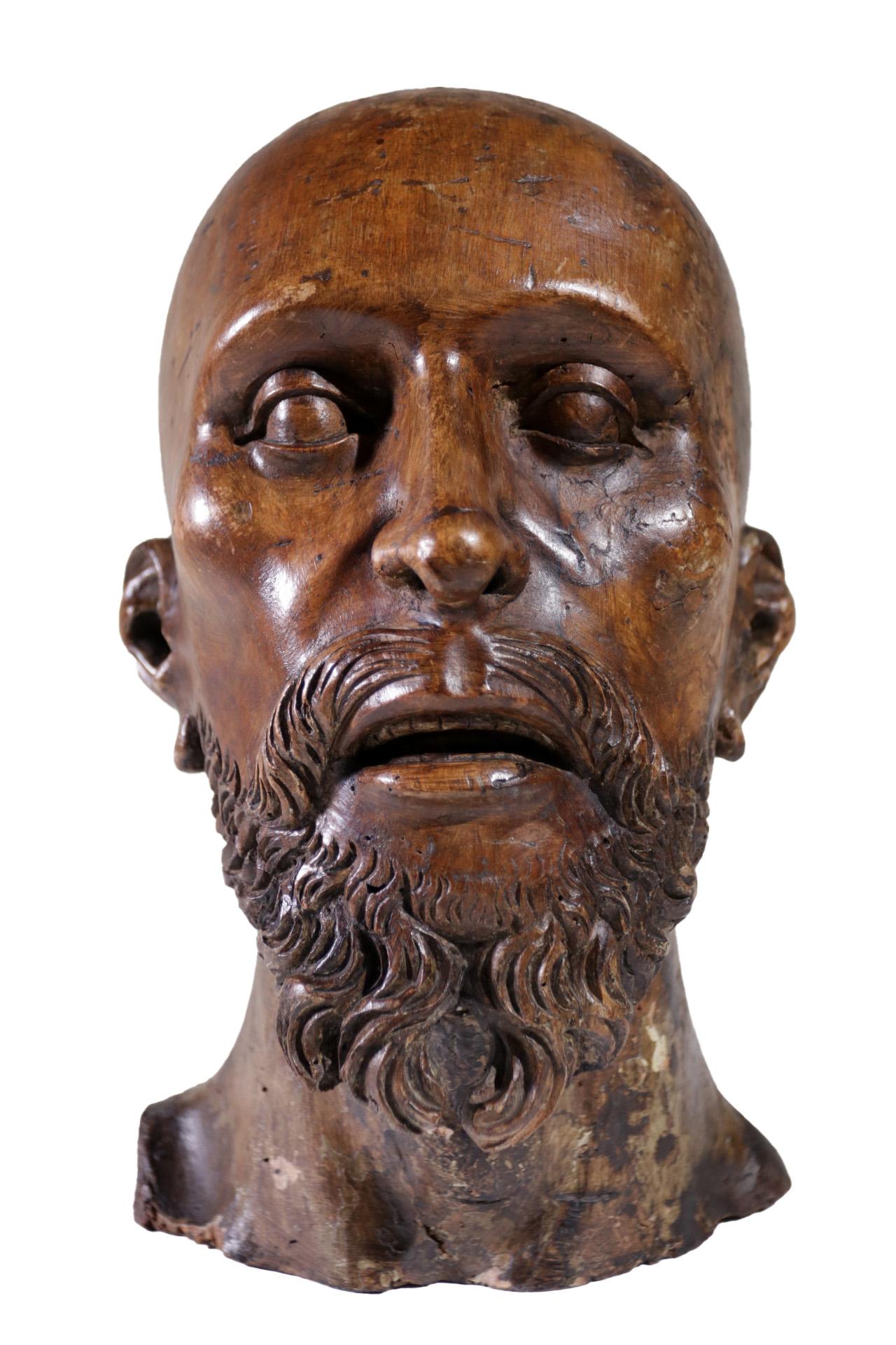 Superbe sculpture en bois sculpté grandeur nature d'une tête d'homme datant d'environ 1700 dans le sud de l'Europe.
 