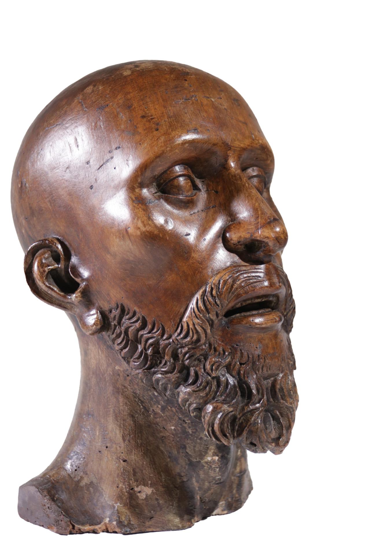 Escultura de madera tallada a tamaño natural de la cabeza de un hombre circa 1700 Sur de Europa Renacimiento en venta