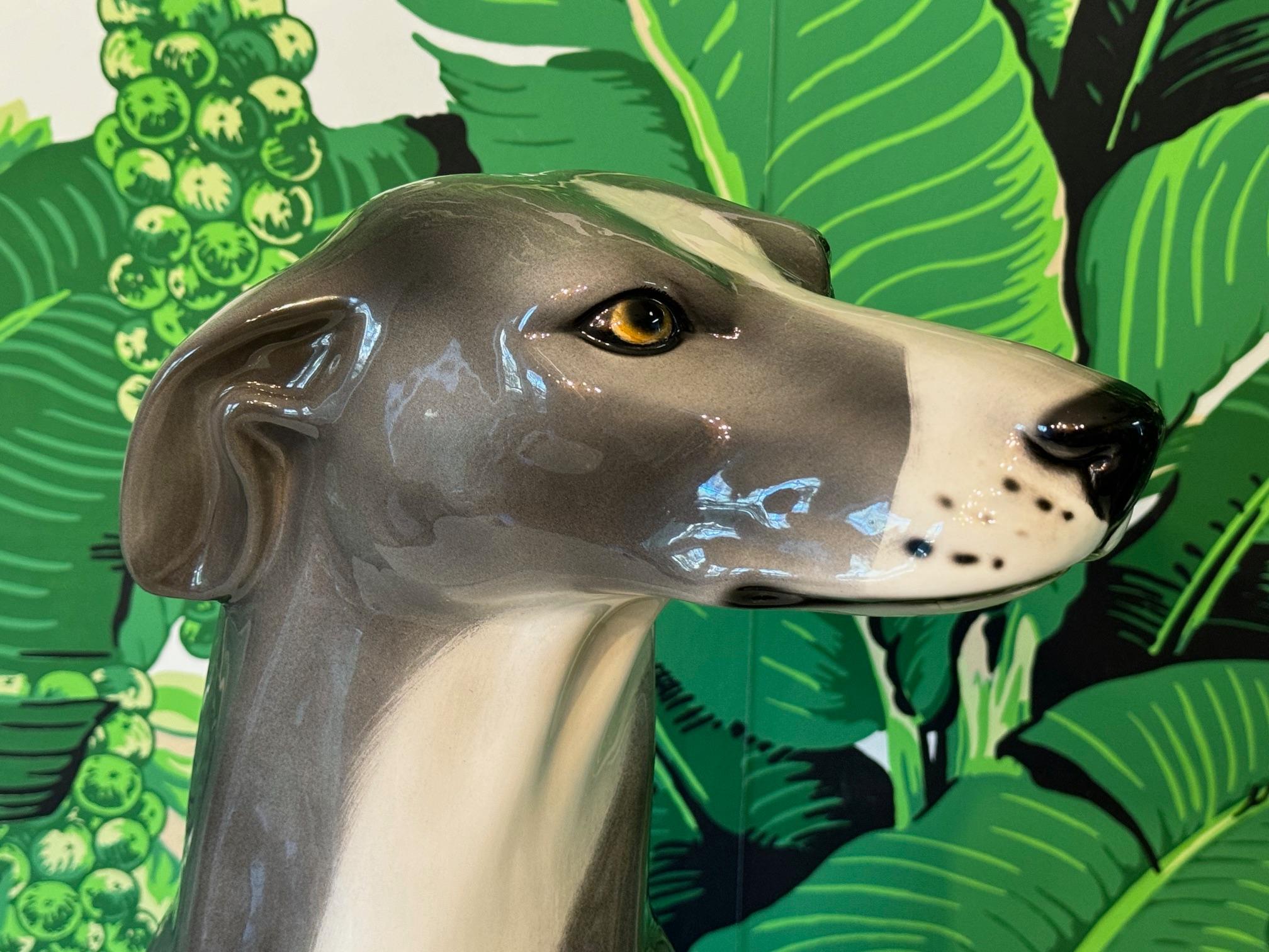Statue de chien lévrier gris en céramique grandeur nature en vente 1