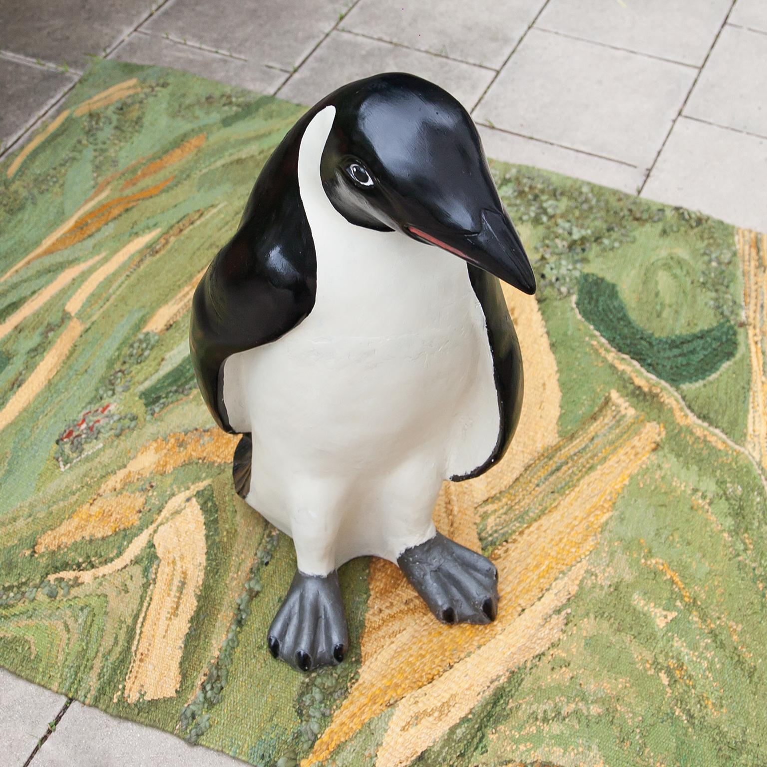 Pingüino de fibra de vidrio a tamaño natural Italia Años 70 Moderno de mediados de siglo en venta