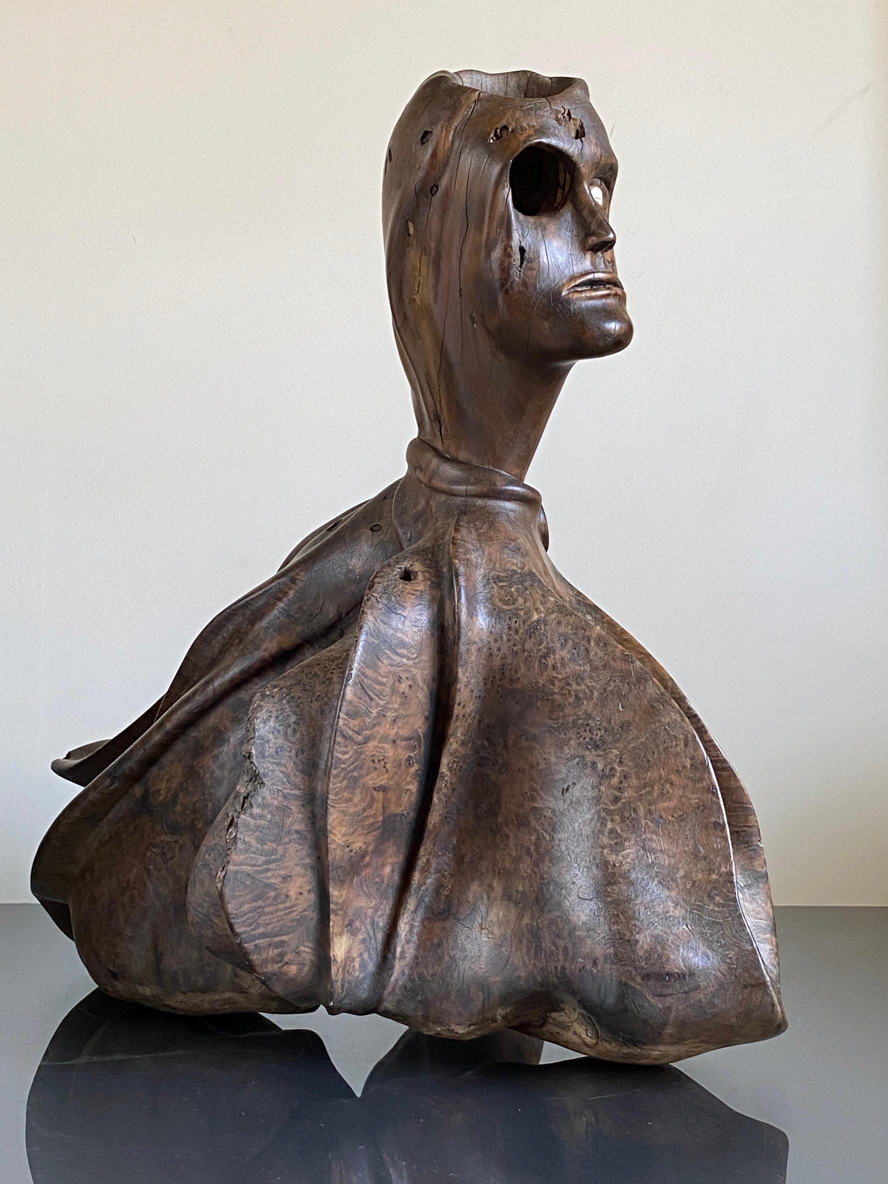 Form A Sculpture en loupe d'if Forme humaine sculptée grandeur nature en vente 7