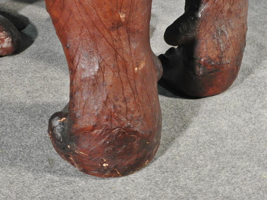 Fine XX secolo Gorilla gigante in pelle a grandezza naturale in vendita