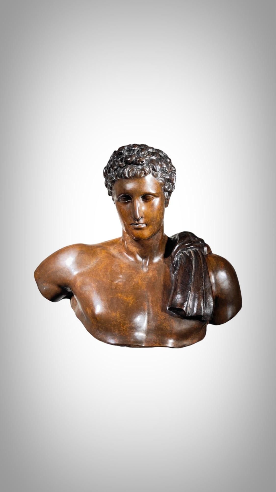Life-size Greco-Roman bronze bust, 19th century
Life-size Greco-Roman bronze bust, 19th century Large bust of a young Greco-Roman style from the 19th century. Excellent condition. Measurements 70x67x40 cm