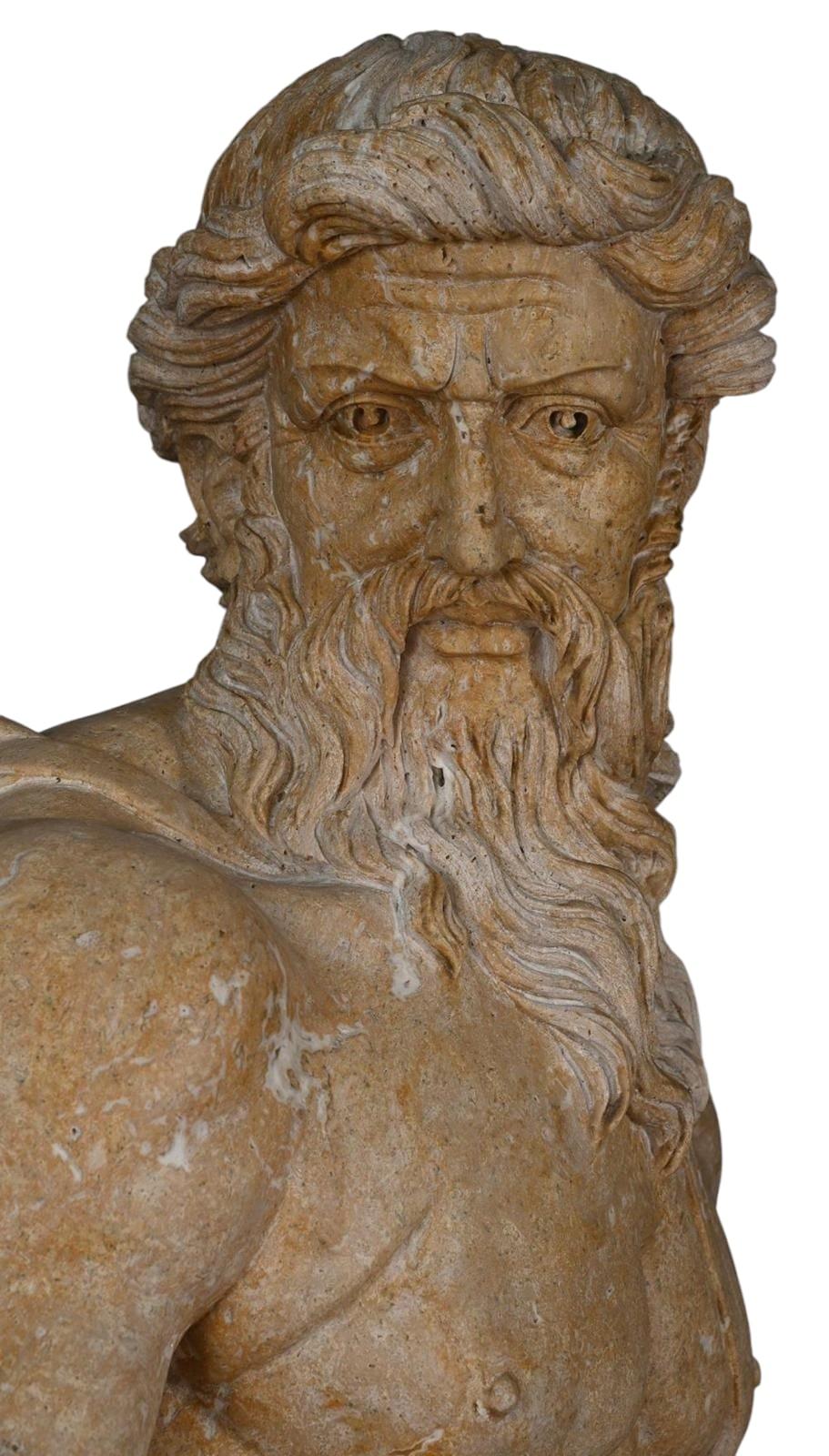 Scultura mitologica greca a grandezza naturale in marmo travertino - Italia in vendita 1