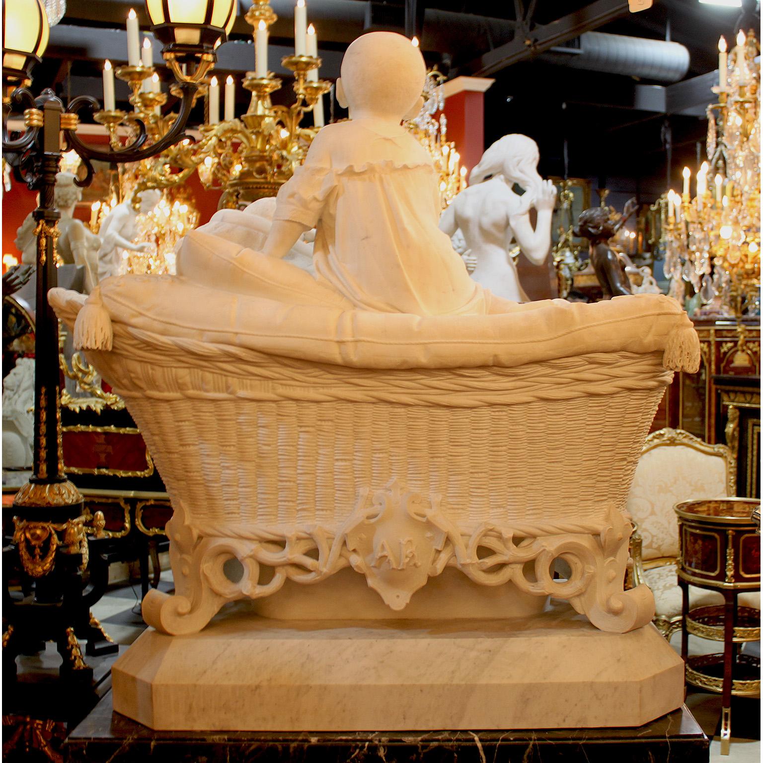 Milieu du XIXe siècle Sculpture italienne en marbre du 19ème siècle représentant des enfants sur un lit, A. Tantardini en vente
