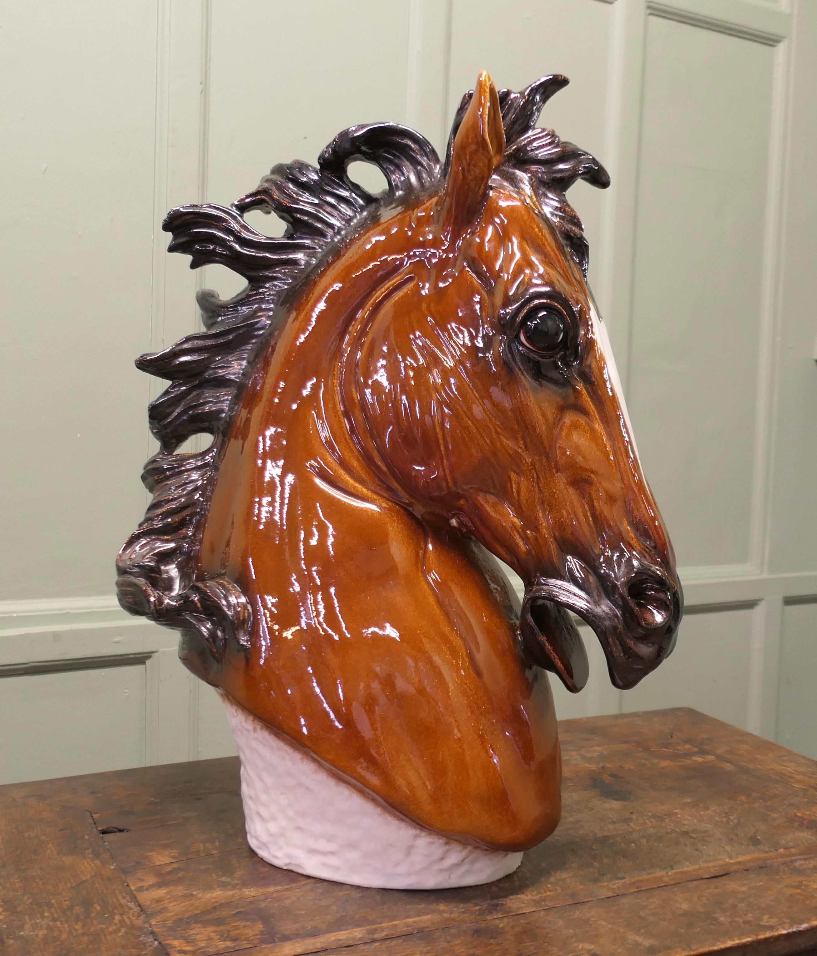 Leben Größe Italienisch Keramik Hand Made Pferdekopf (Mitte des 20. Jahrhunderts) im Angebot