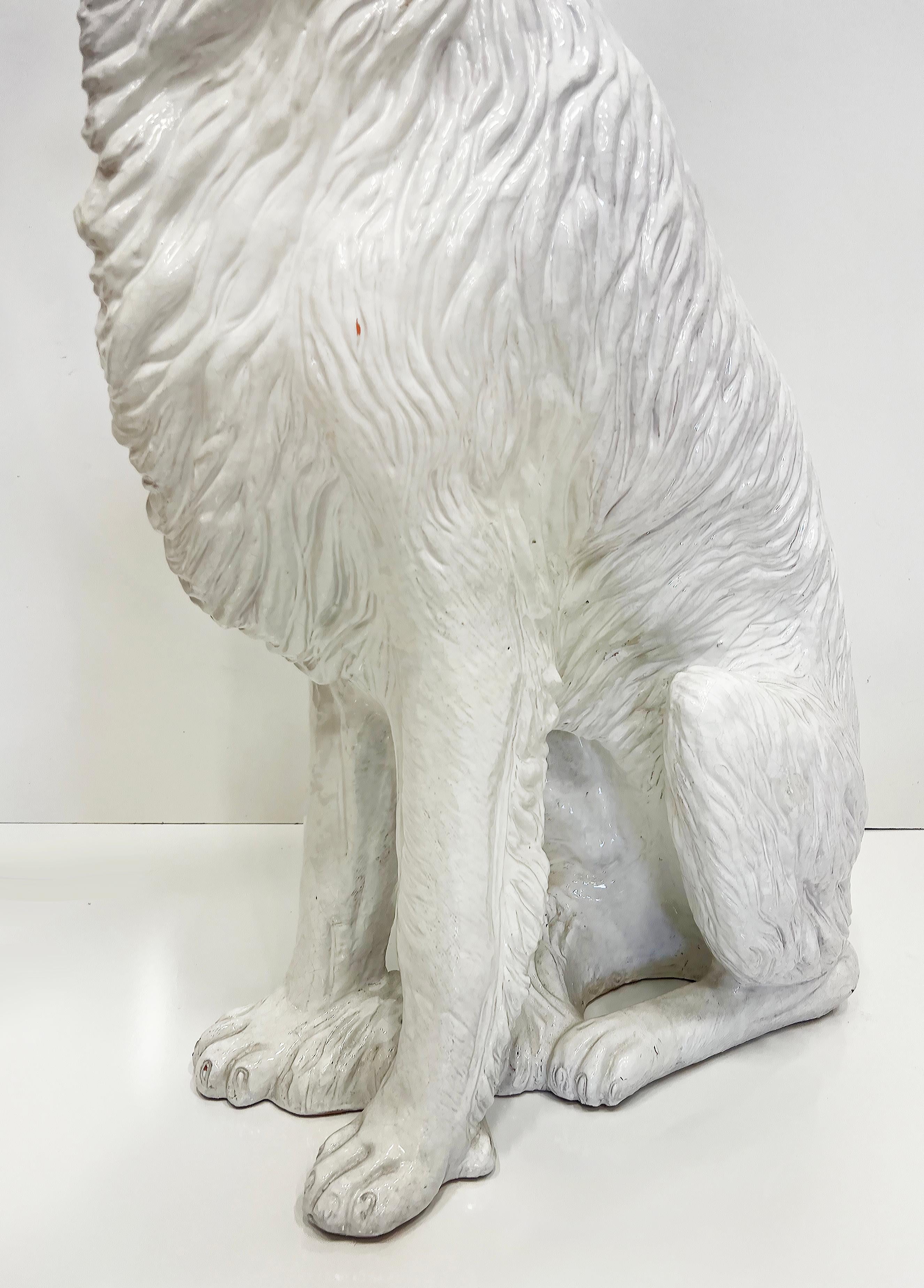 Lobo ruso Borzoi de terracota esmaltada italiana a tamaño natural Regencia de Hollywood en venta
