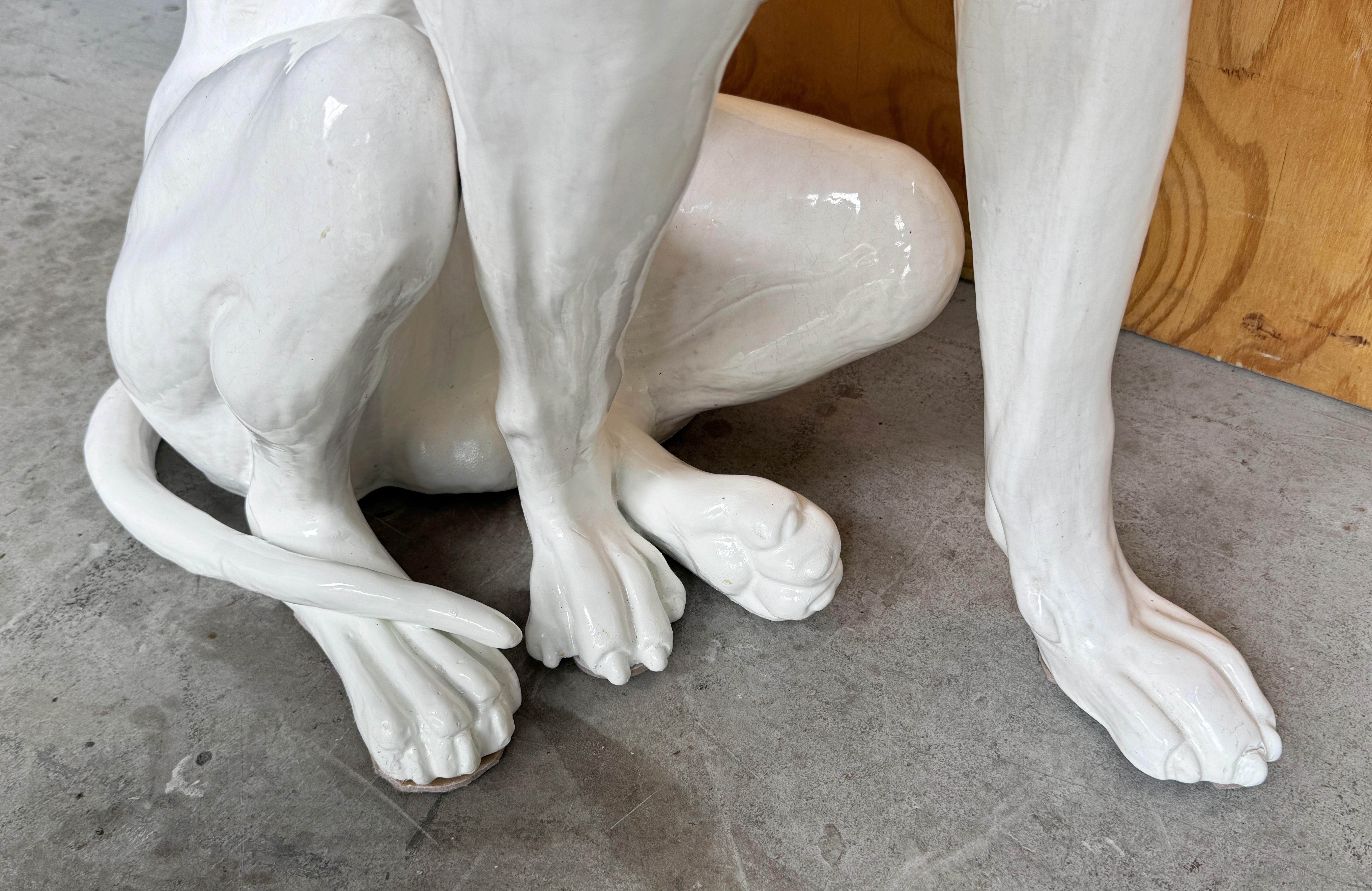 Whippet italiano sentado de la época de Hollywood a tamaño natural, terracota esmaltada blanca en venta 2