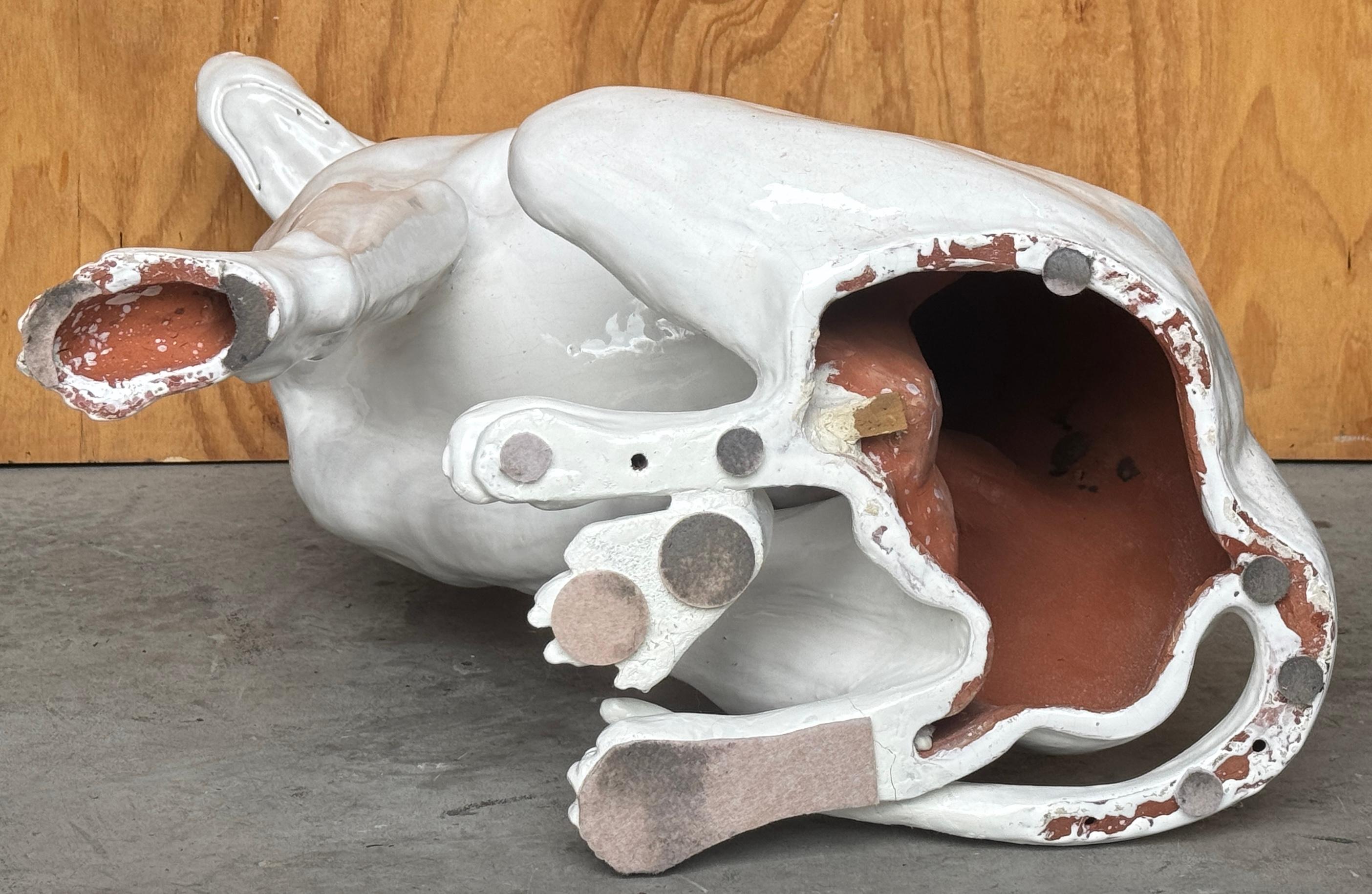 Whippet italiano sentado de la época de Hollywood a tamaño natural, terracota esmaltada blanca en venta 3