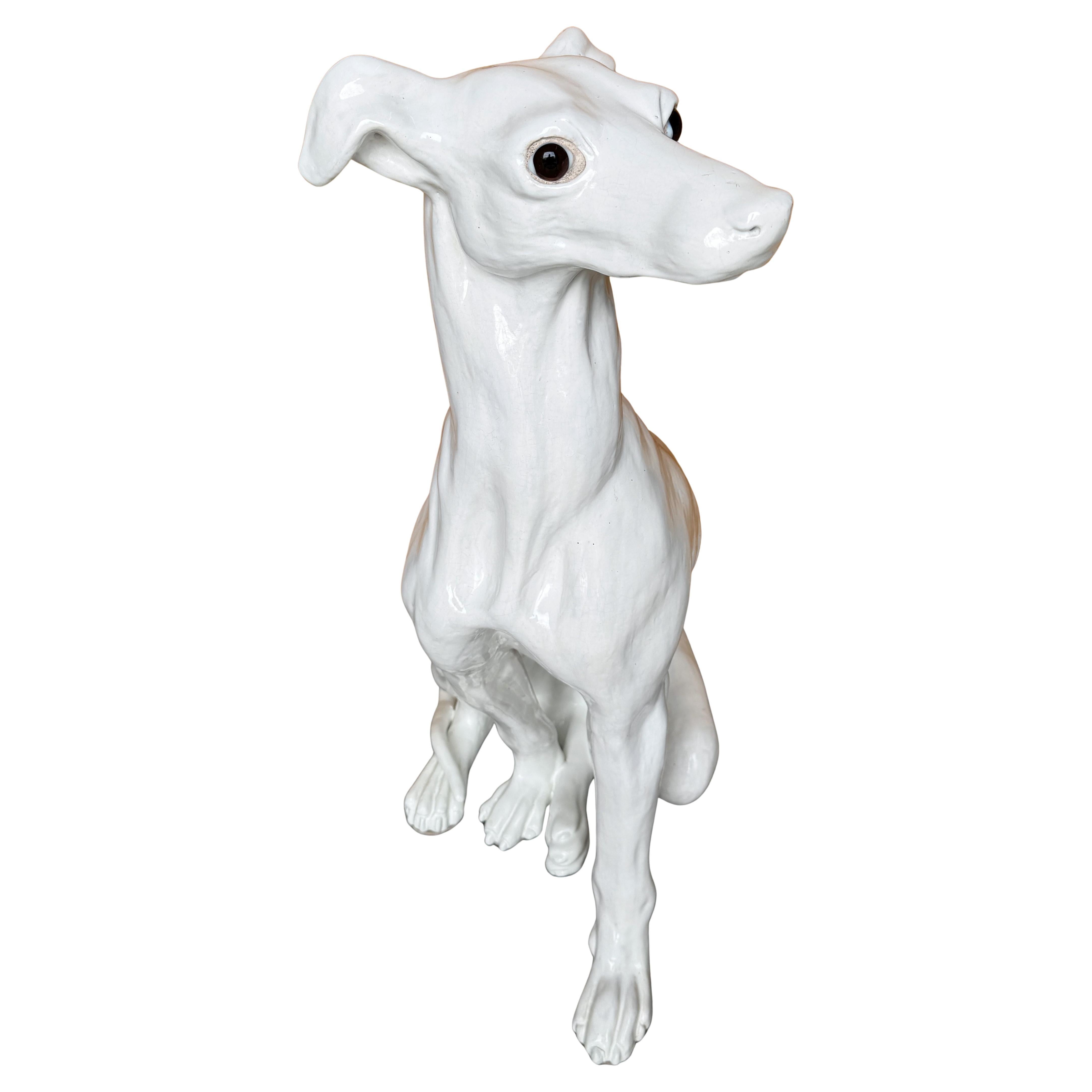 Whippet italiano sentado de la época de Hollywood a tamaño natural, terracota esmaltada blanca