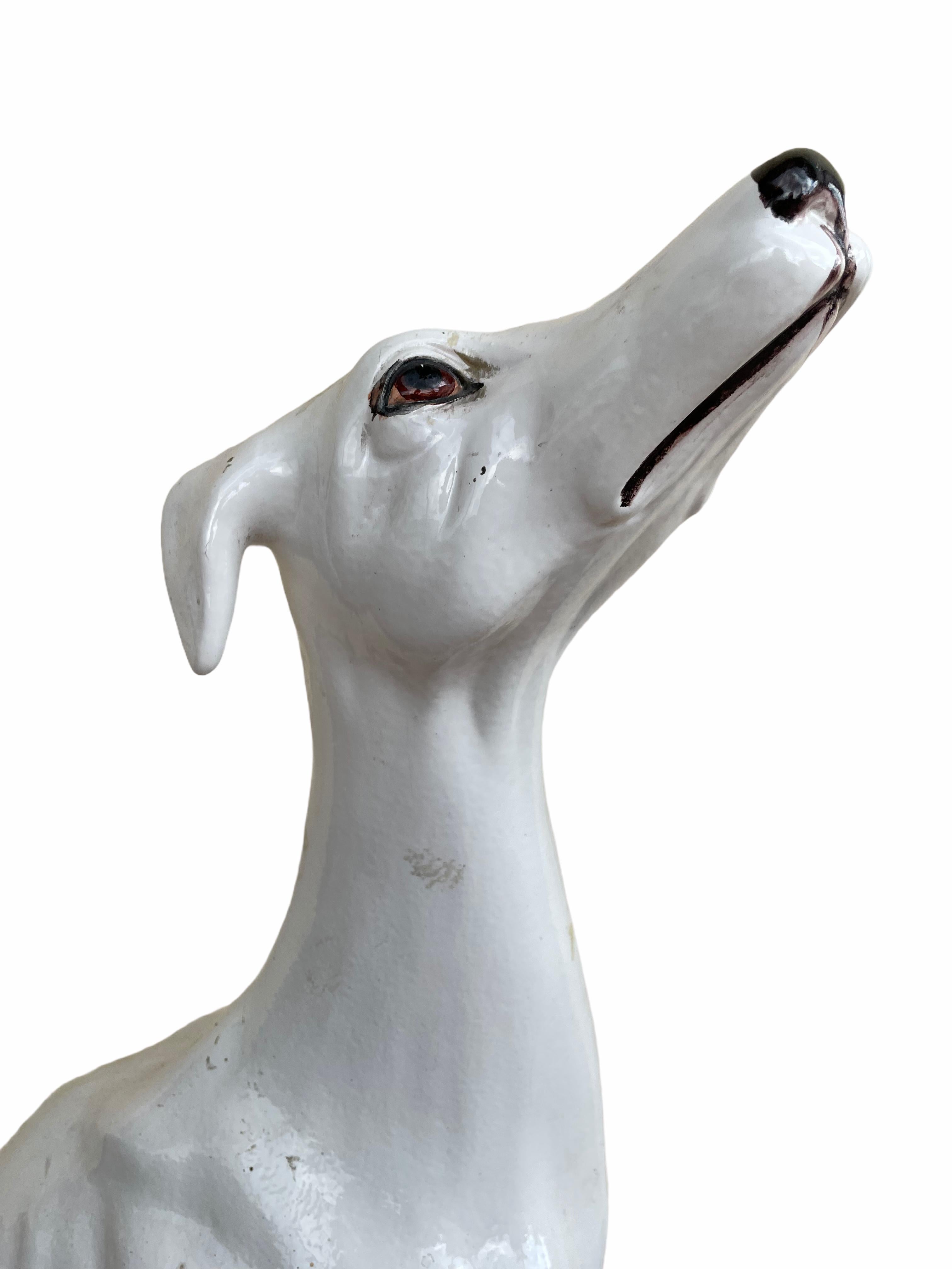 Statue de chien en majolique Whippet Greyhound italien grandeur nature Figurine Vintage, années 1930 Bon état à Nuernberg, DE