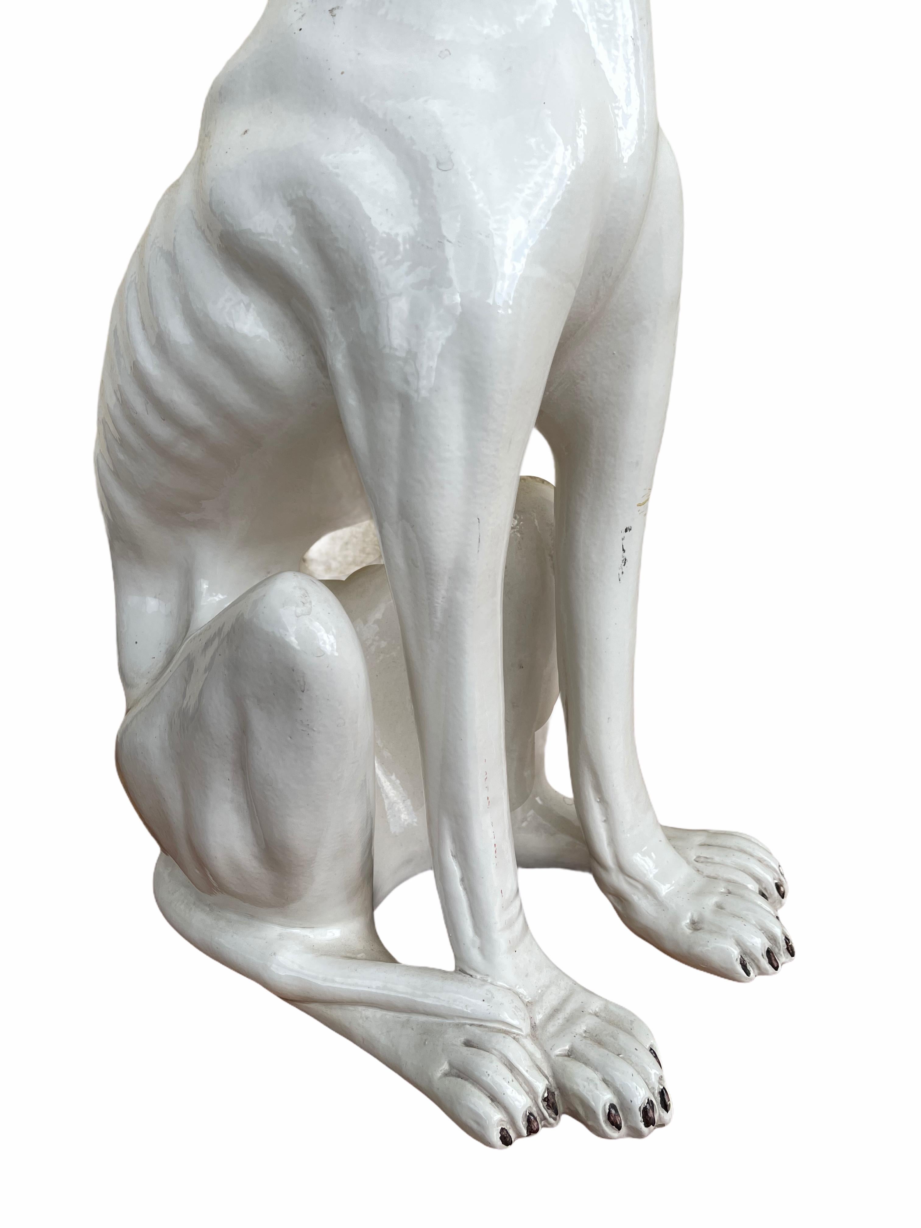 Statue de chien en majolique Whippet Greyhound italien grandeur nature Figurine Vintage, années 1930 2