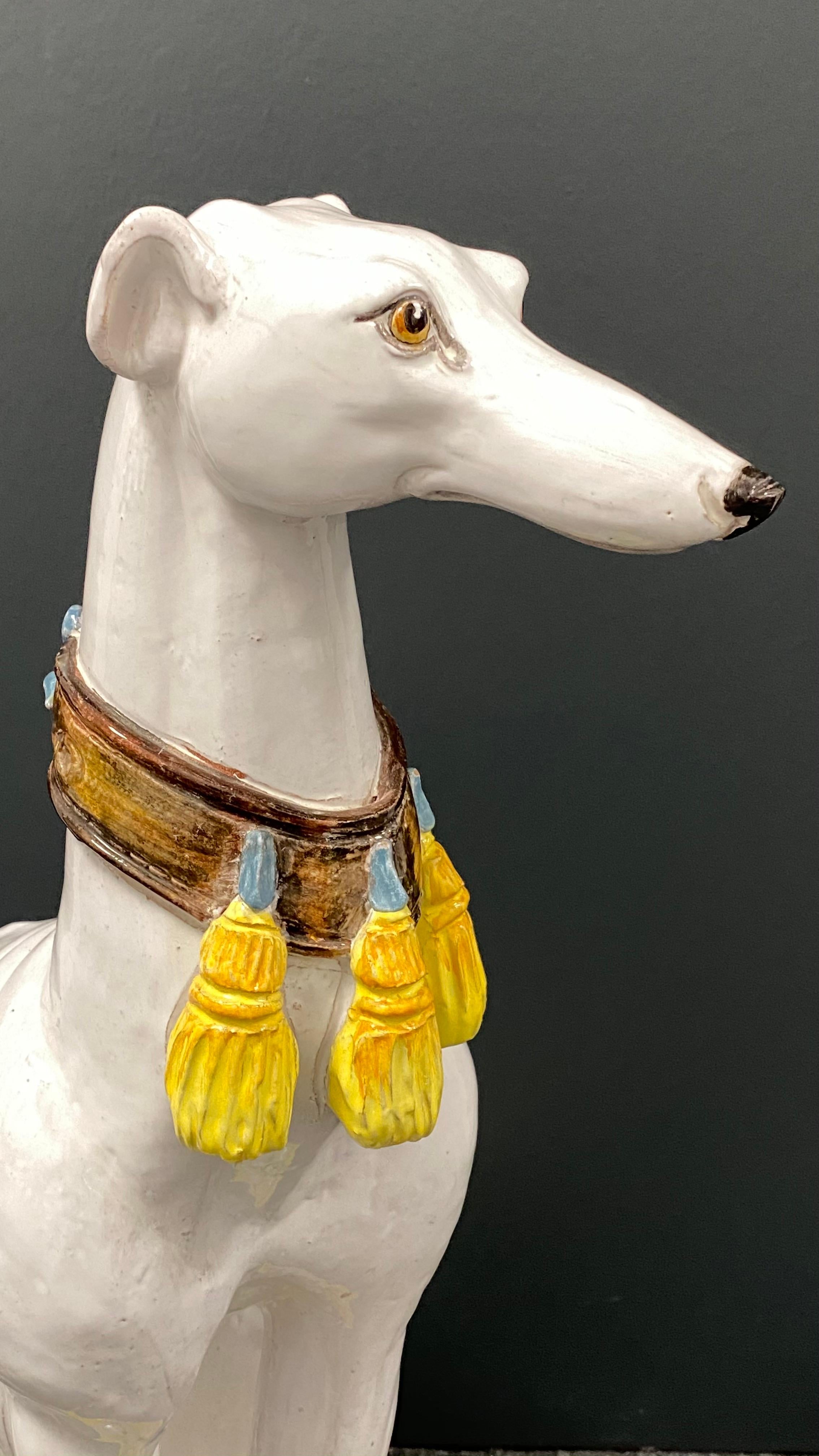 Majolique lévrier italien Whippet Majolica Statue de chien grandeur nature Figurine Vintage:: années 1960