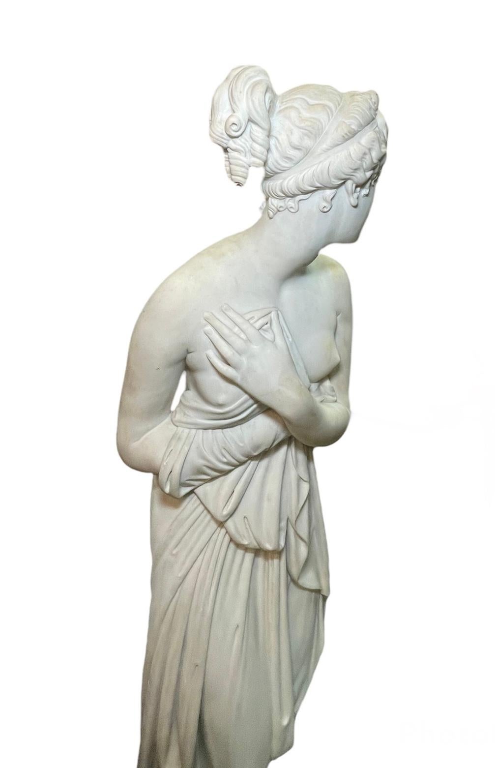 Il s'agit d'une sculpture en marbre grandeur nature de Vénus d'après la sculpture 