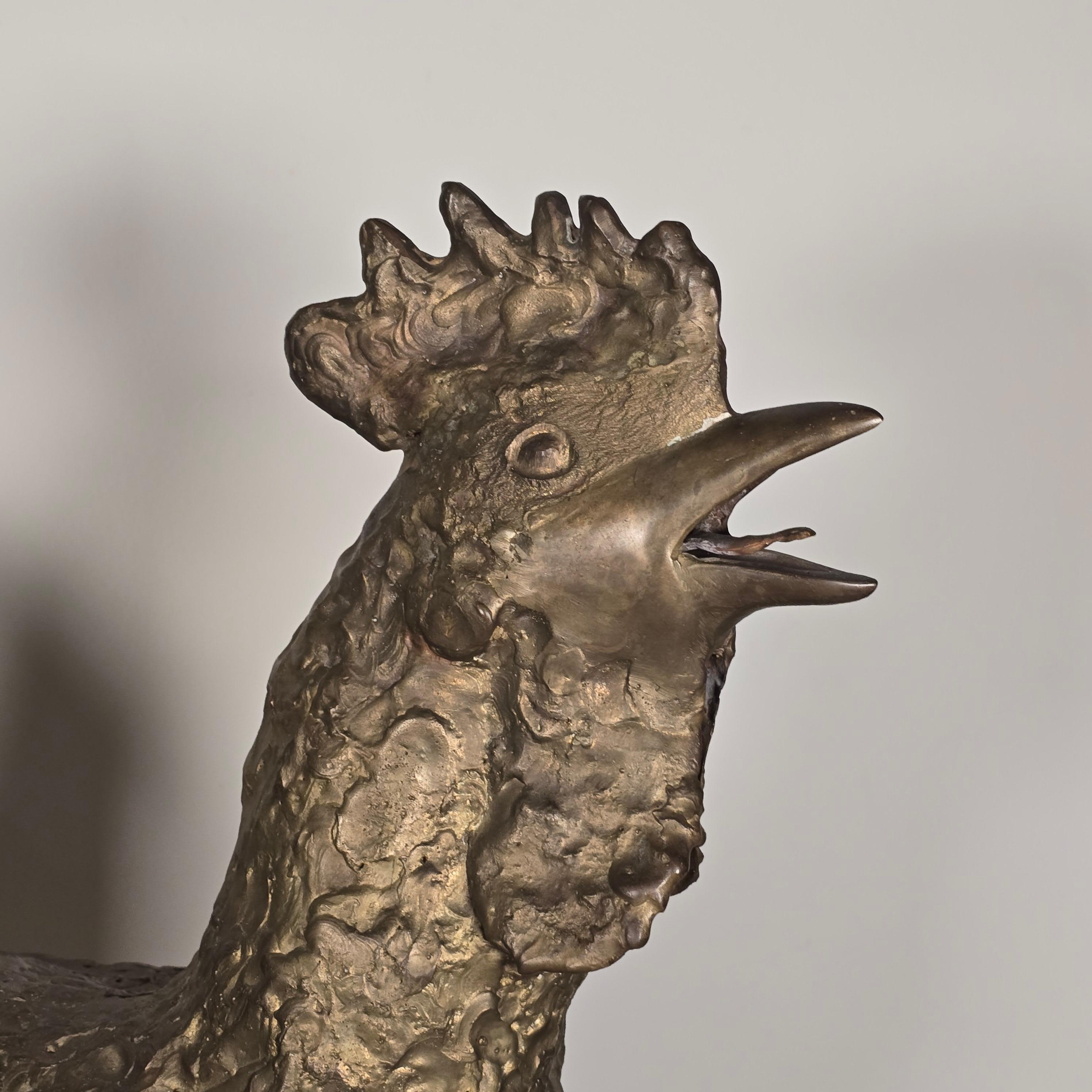 Metà XX secolo Scultura di gallo in bronzo battuto a mano, a grandezza naturale, Coates, circa anni '60 in vendita