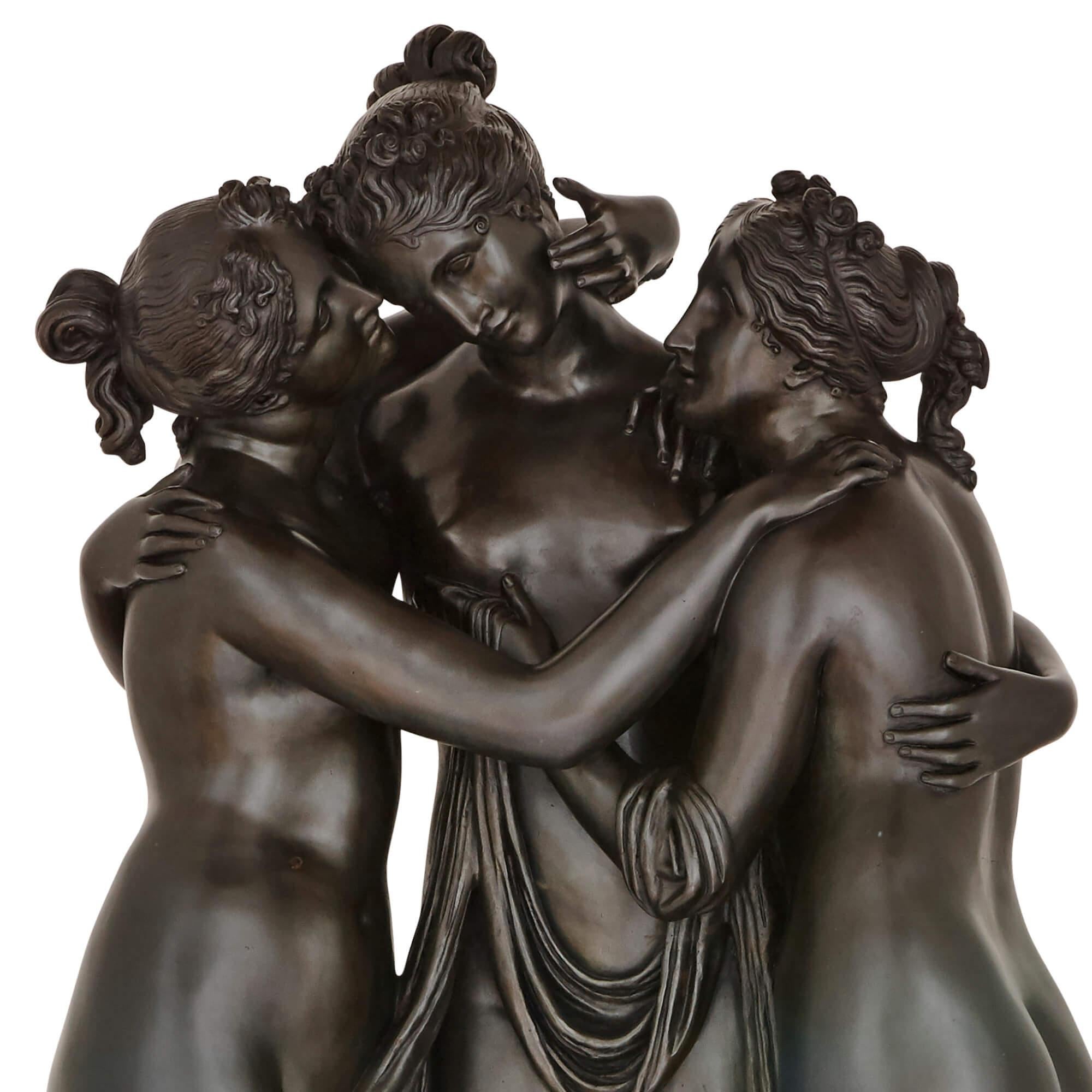 Antonio Canova (Italien, 1757-1822) est largement considéré comme l'un des maîtres de la sculpture néoclassique, et son groupe de marbre « Les Trois Grâces » est l'une de ses œuvres les plus appréciées. Cet exceptionnel groupe en bronze est une