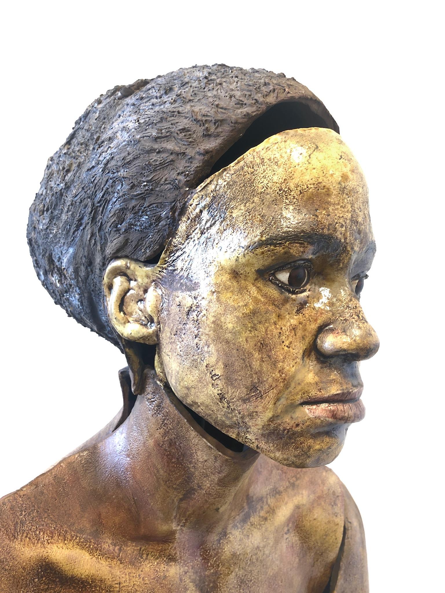 Escultura femenina de cerámica de rakú a tamaño natural de Eva Stettner en venta 7
