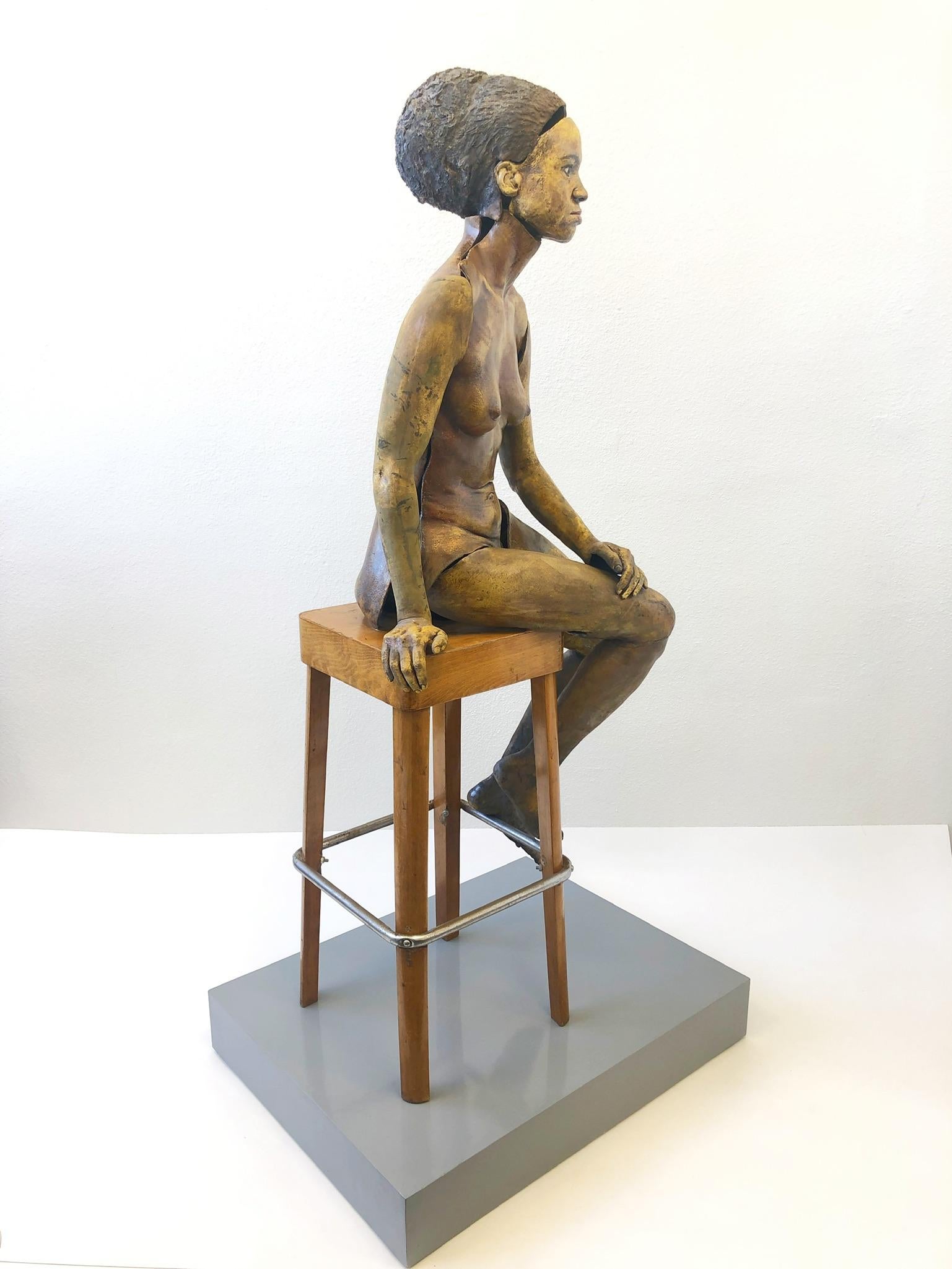 Moderne Sculpture féminine en céramique raku grandeur nature par Eva Stettner en vente