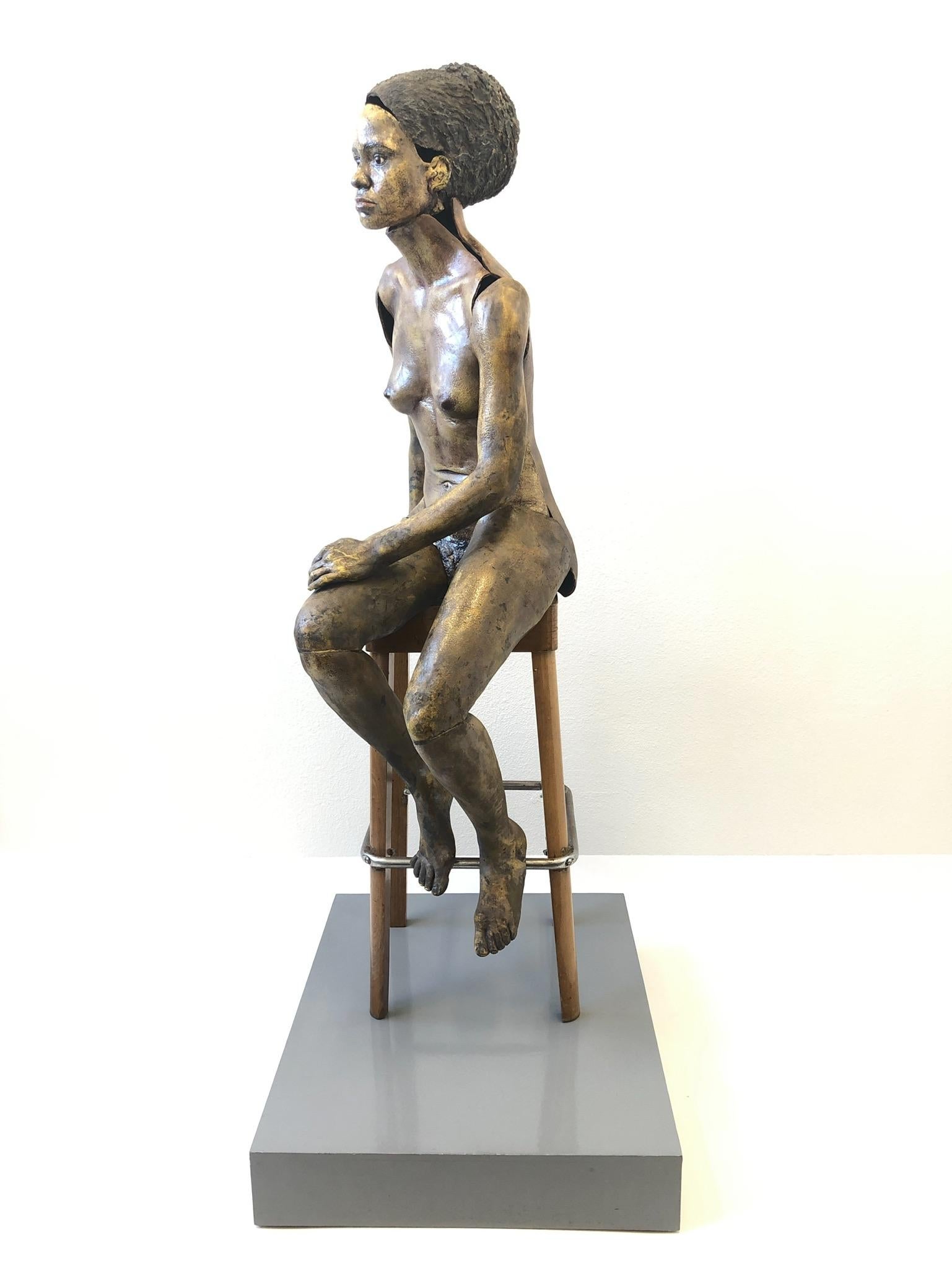 Américain Sculpture féminine en céramique raku grandeur nature par Eva Stettner en vente