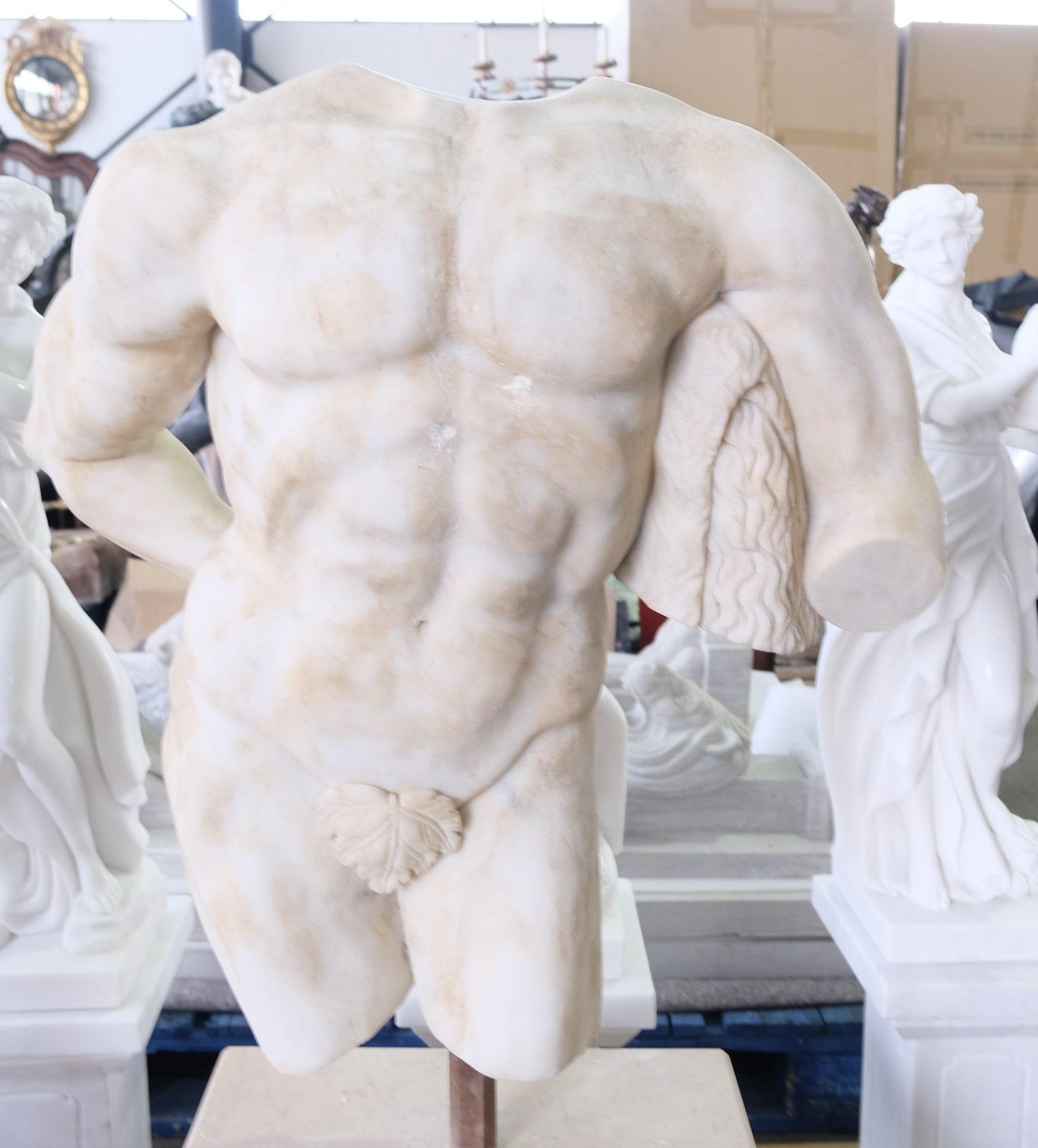 Sculpture de buste romain grandeur nature, 20ème siècle  Excellent état - En vente à Southall, GB