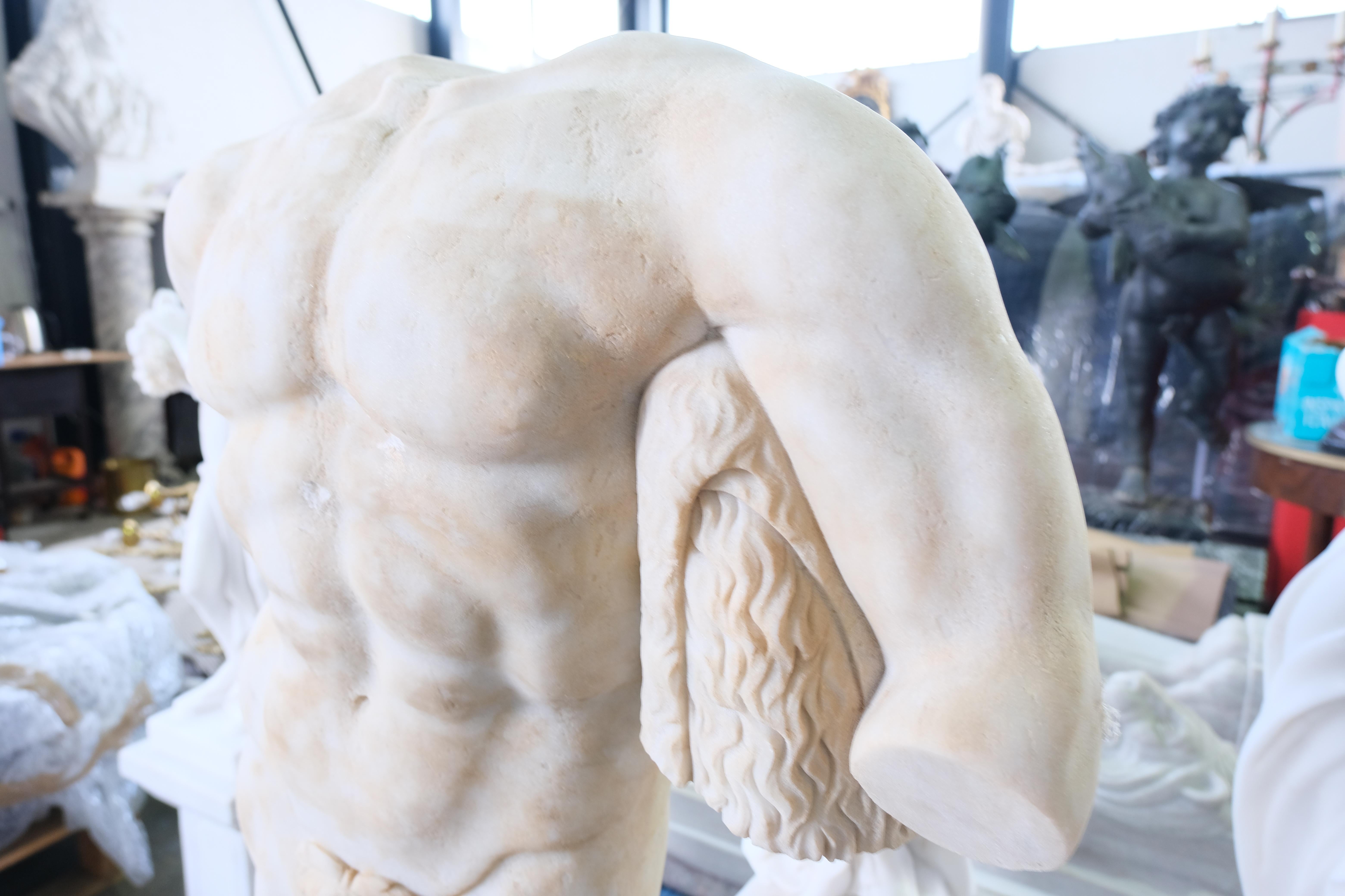 Marbre Sculpture de buste romain grandeur nature, 20ème siècle  en vente