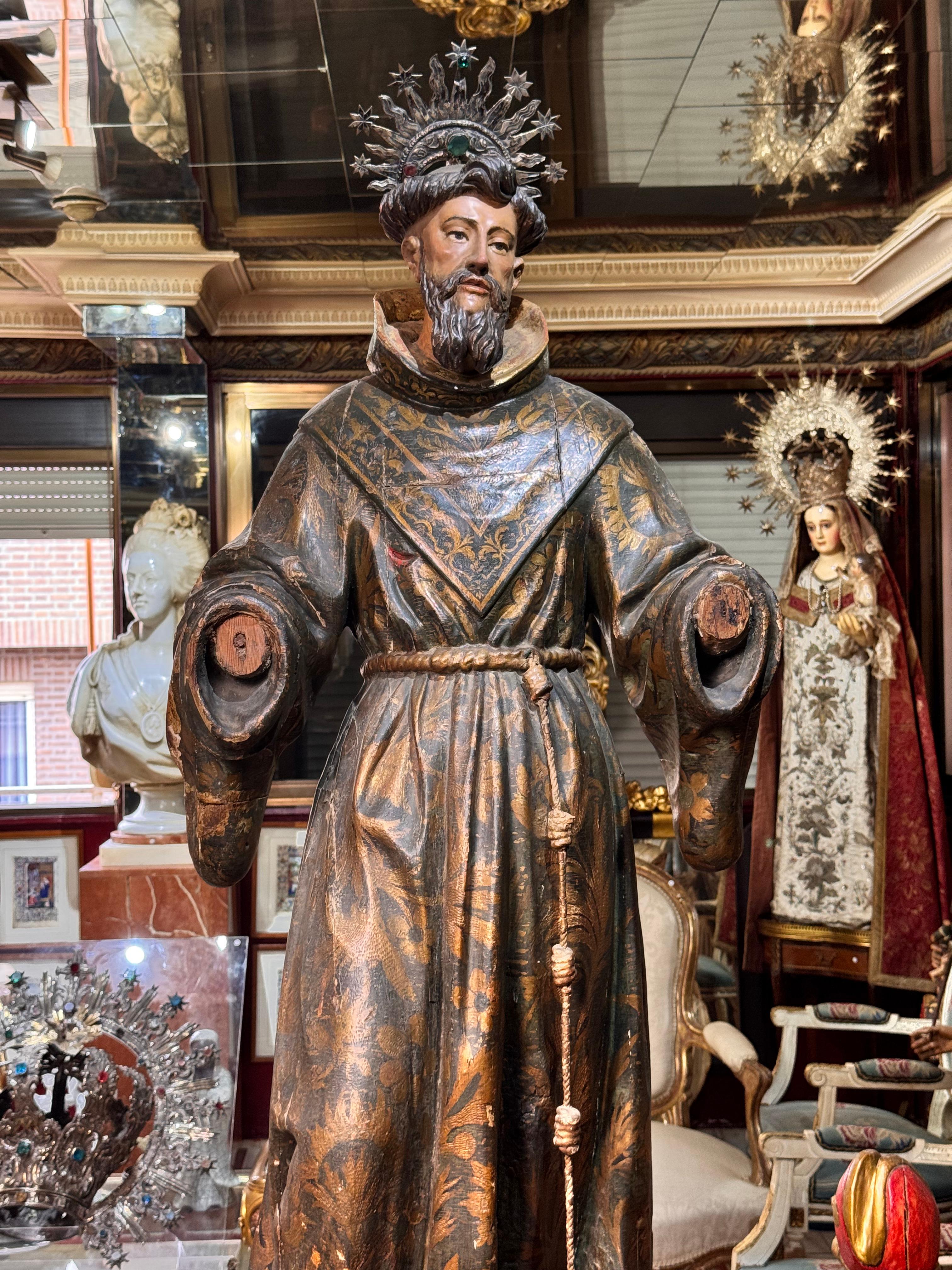 Lebensgroße Skulptur des Heiligen Franz von Assisi, Spanische Barockschule, 17. (Spanisch Kolonial) im Angebot