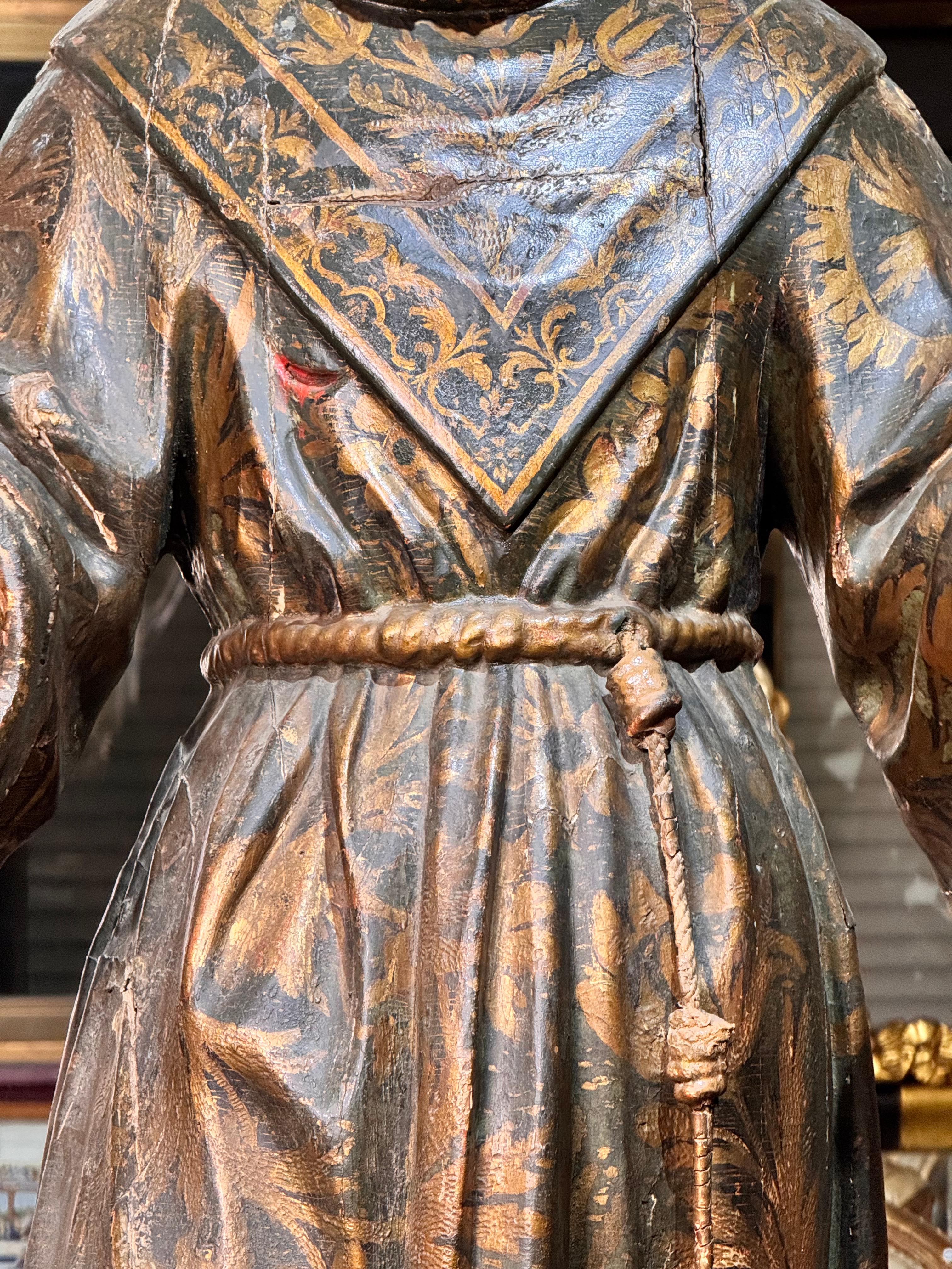 Lebensgroße Skulptur des Heiligen Franz von Assisi, Spanische Barockschule, 17. im Zustand „Starke Gebrauchsspuren“ im Angebot in Madrid, ES