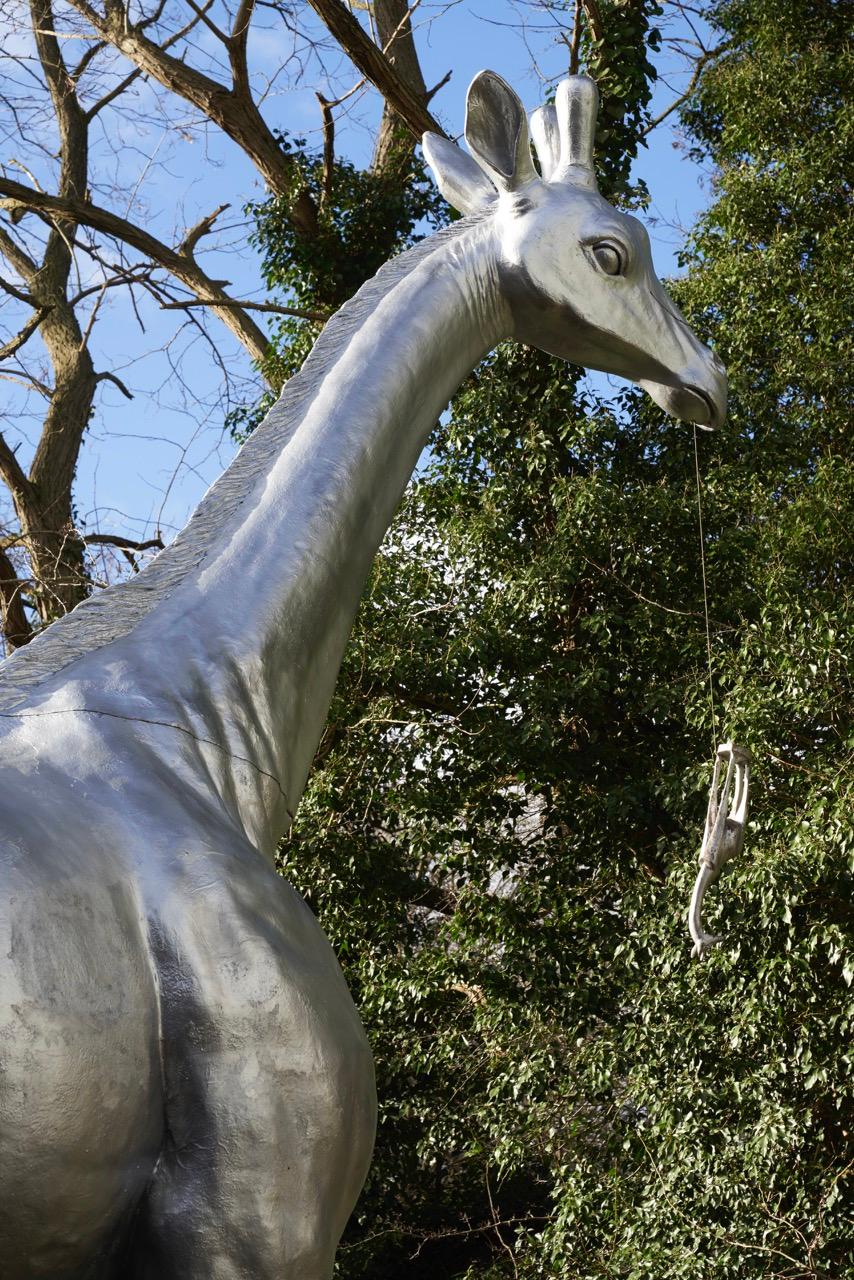Life-Size Silver Giraffe Sculpture In Good Condition For Sale In Mortsel, BE