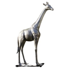 Sculpture de girafe en argent grandeur nature