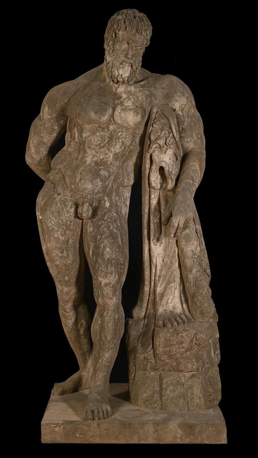 Beeindruckende lebensgroße Skulptur des Herkules, die in den 1980er Jahren in Italien aus Naturstein gefertigt wurde. Die Figur fängt die Stärke und heroische Haltung des mythologischen Helden mit bemerkenswerter Detailtreue und Präsenz