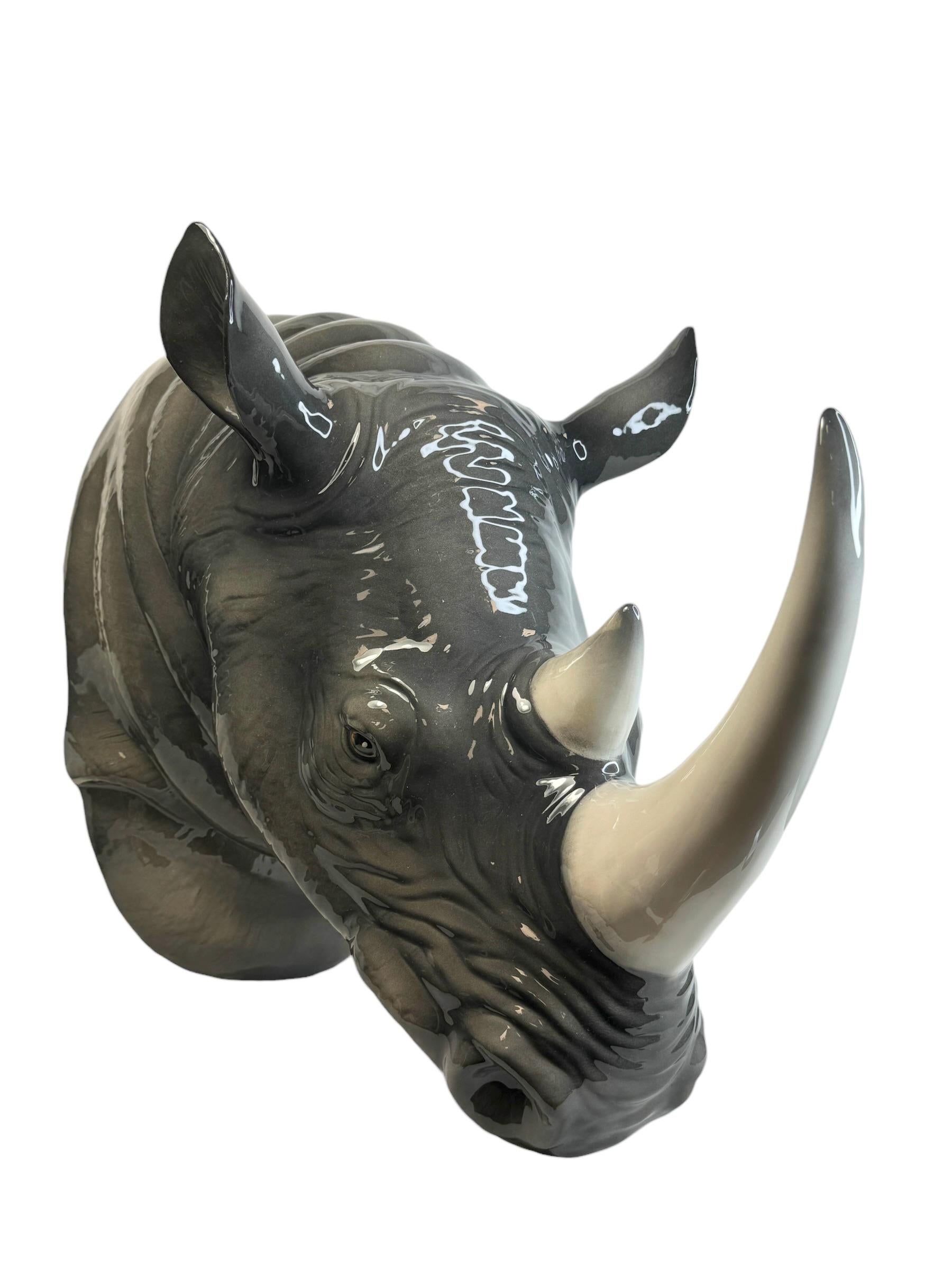 Buste de Rhinocéros grandeur nature en céramique de Bassano, Italie, années 1970 en vente 2
