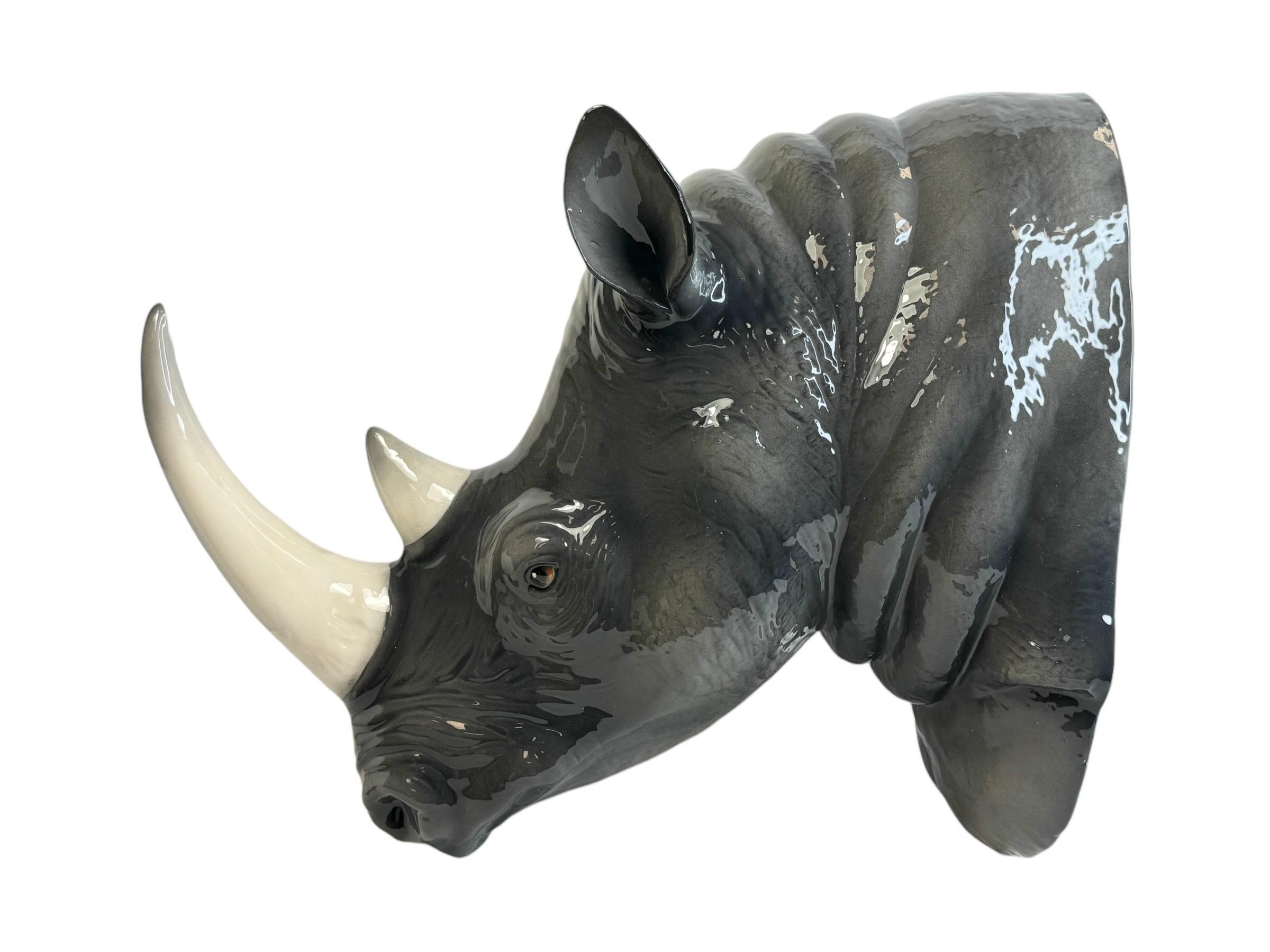 Buste de Rhinocéros grandeur nature en céramique de Bassano, Italie, années 1970 en vente 4