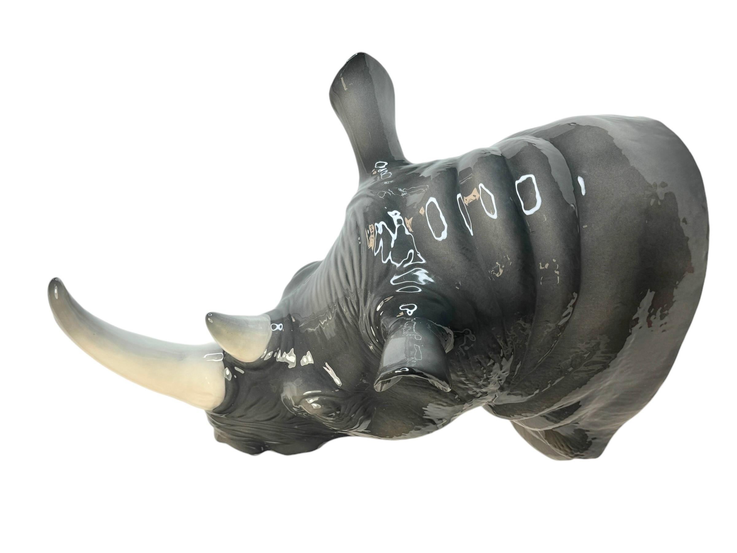 Fin du 20e siècle Buste de Rhinocéros grandeur nature en céramique de Bassano, Italie, années 1970 en vente