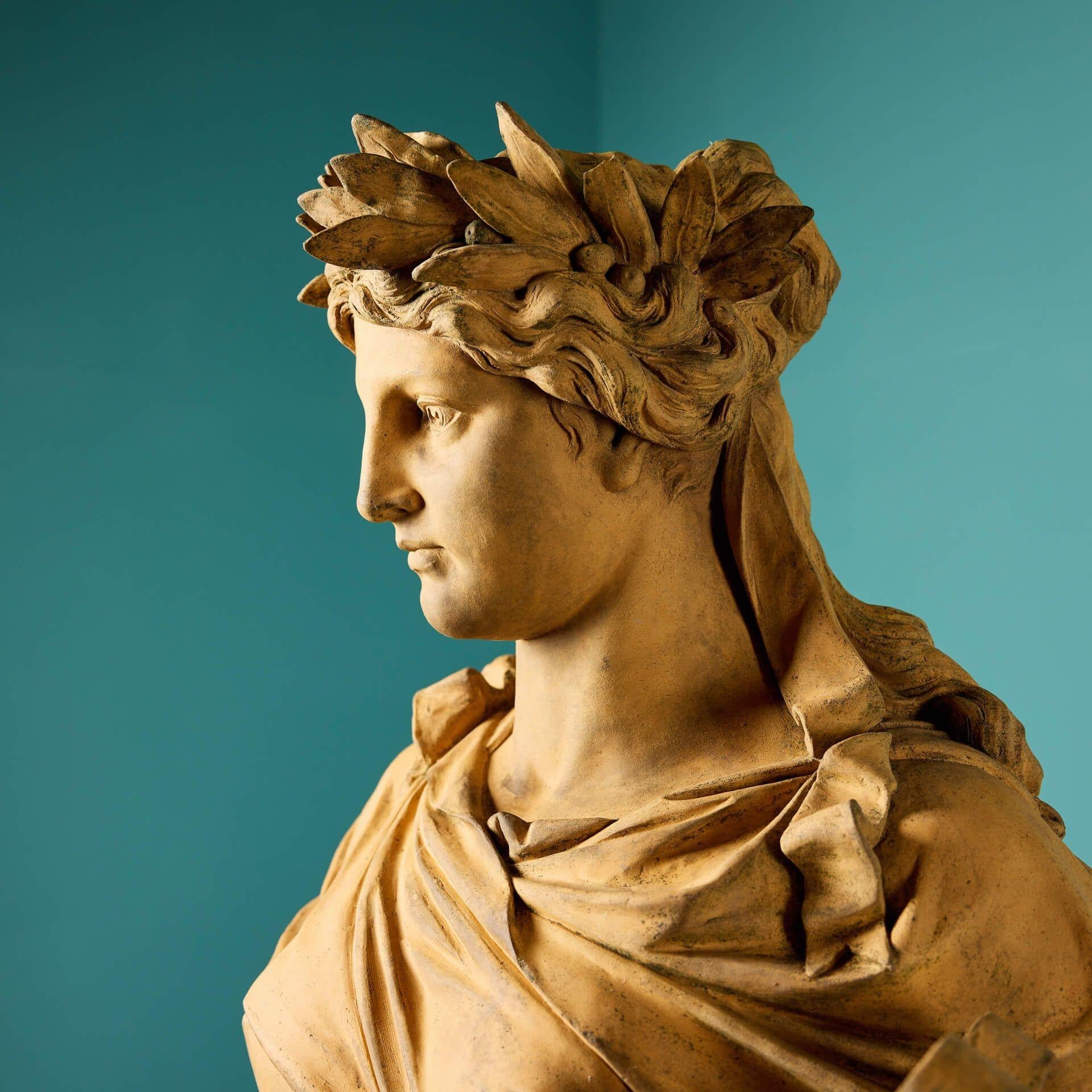 Terrakotta- Erato-Statue in Lebensgröße, 1 von 9 aus dem Apollo Inn, London im Angebot 1