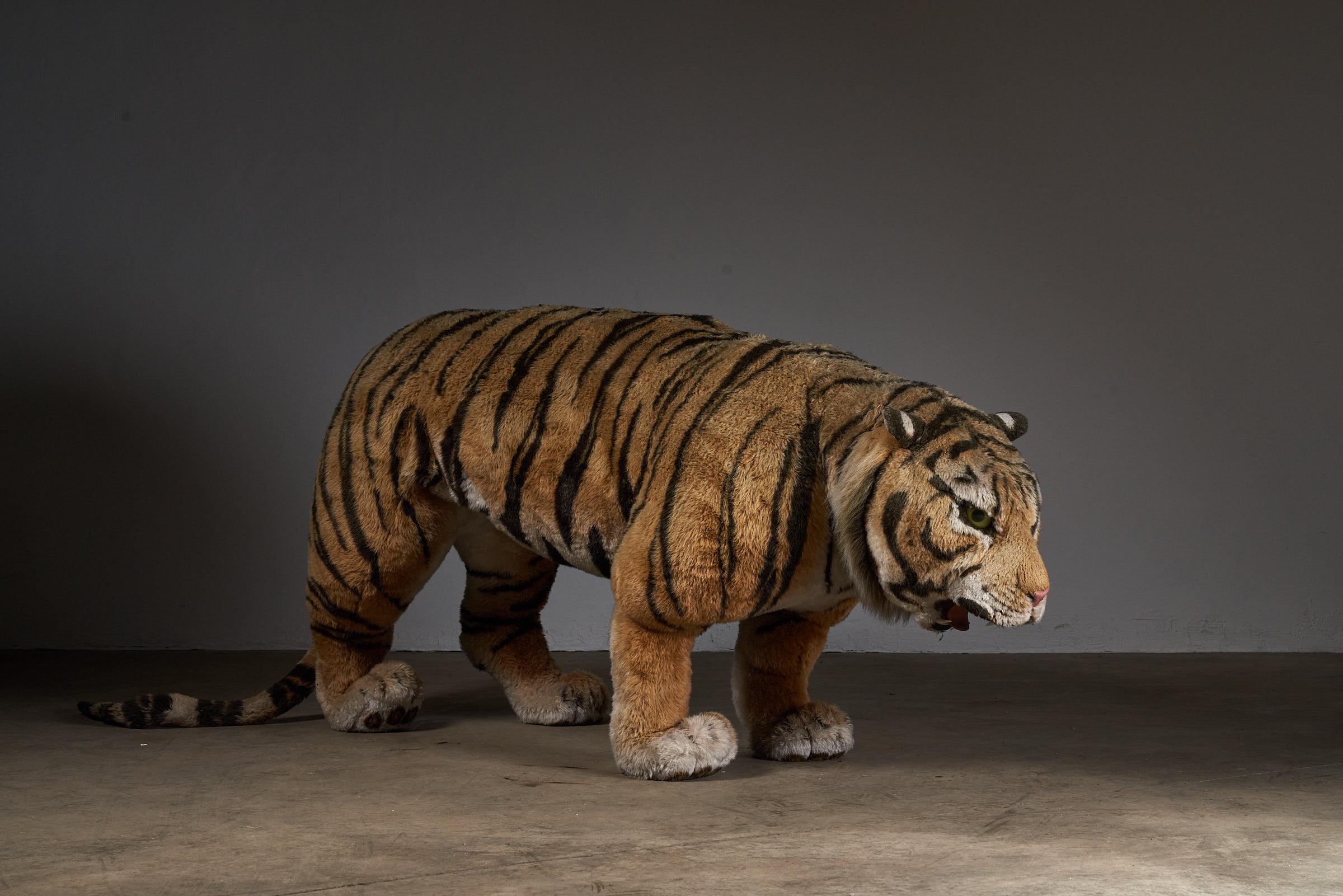 Inconnu Tigre en peluche grandeur nature Antique animaux pour enfants en vente