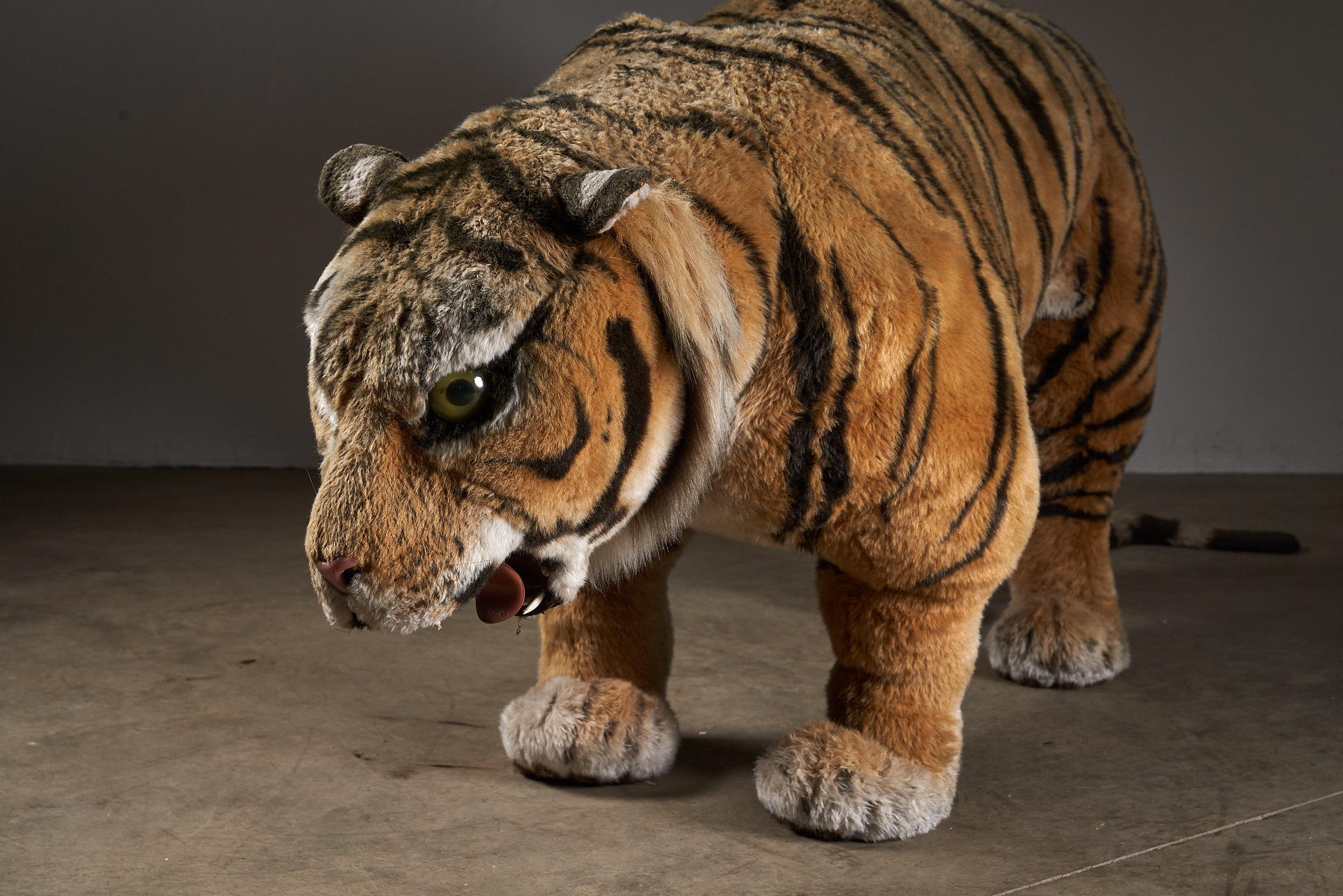 Fait main Tigre en peluche grandeur nature Antique animaux pour enfants en vente