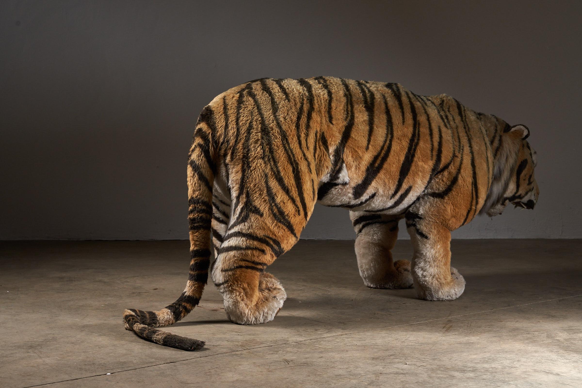 20ième siècle Tigre en peluche grandeur nature Antique animaux pour enfants en vente