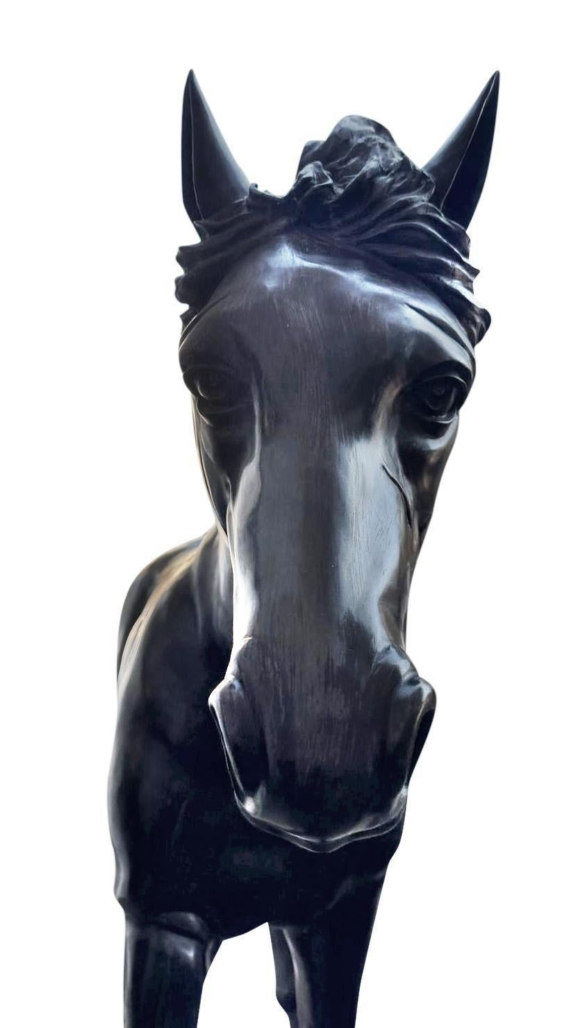 Lebensgroße Bronzestatue eines Hengstes. (Englisch) im Angebot
