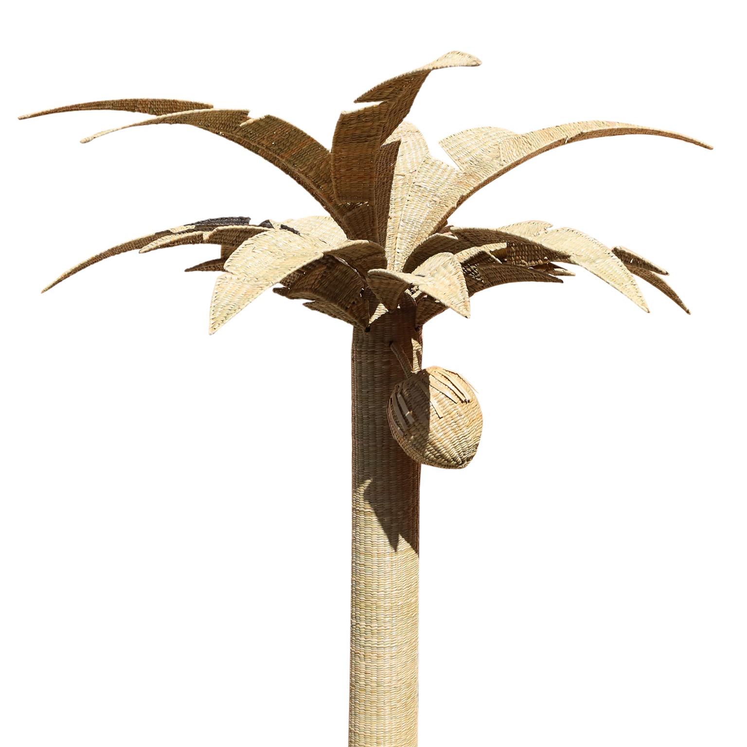 Palmenskulptur aus Korbweide in Lebensgröße aus der FS Flores Kollektion (Volkskunst) im Angebot