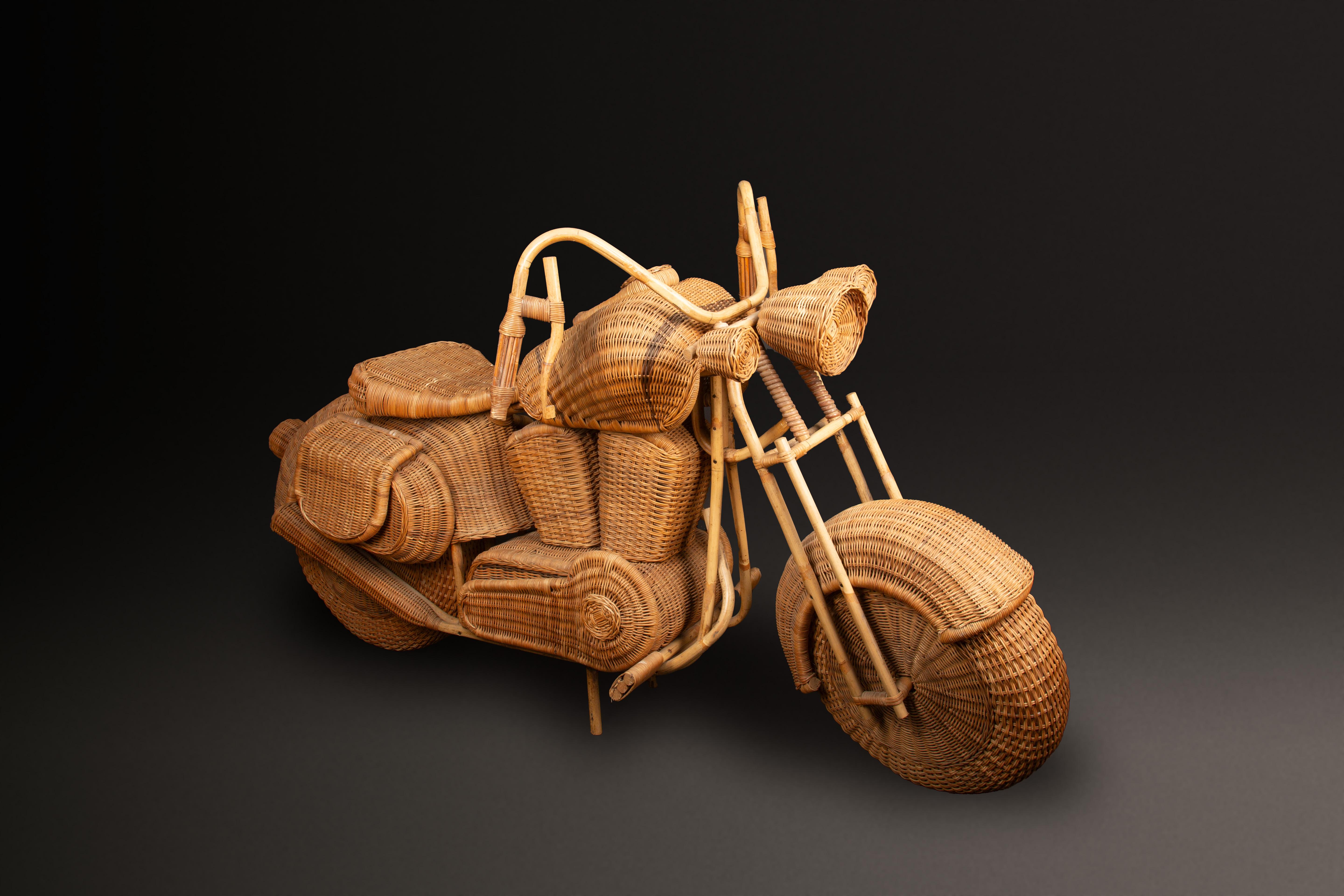 Scultura in vimini a grandezza naturale di una moto Harley Davidson In condizioni buone in vendita a New York, NY